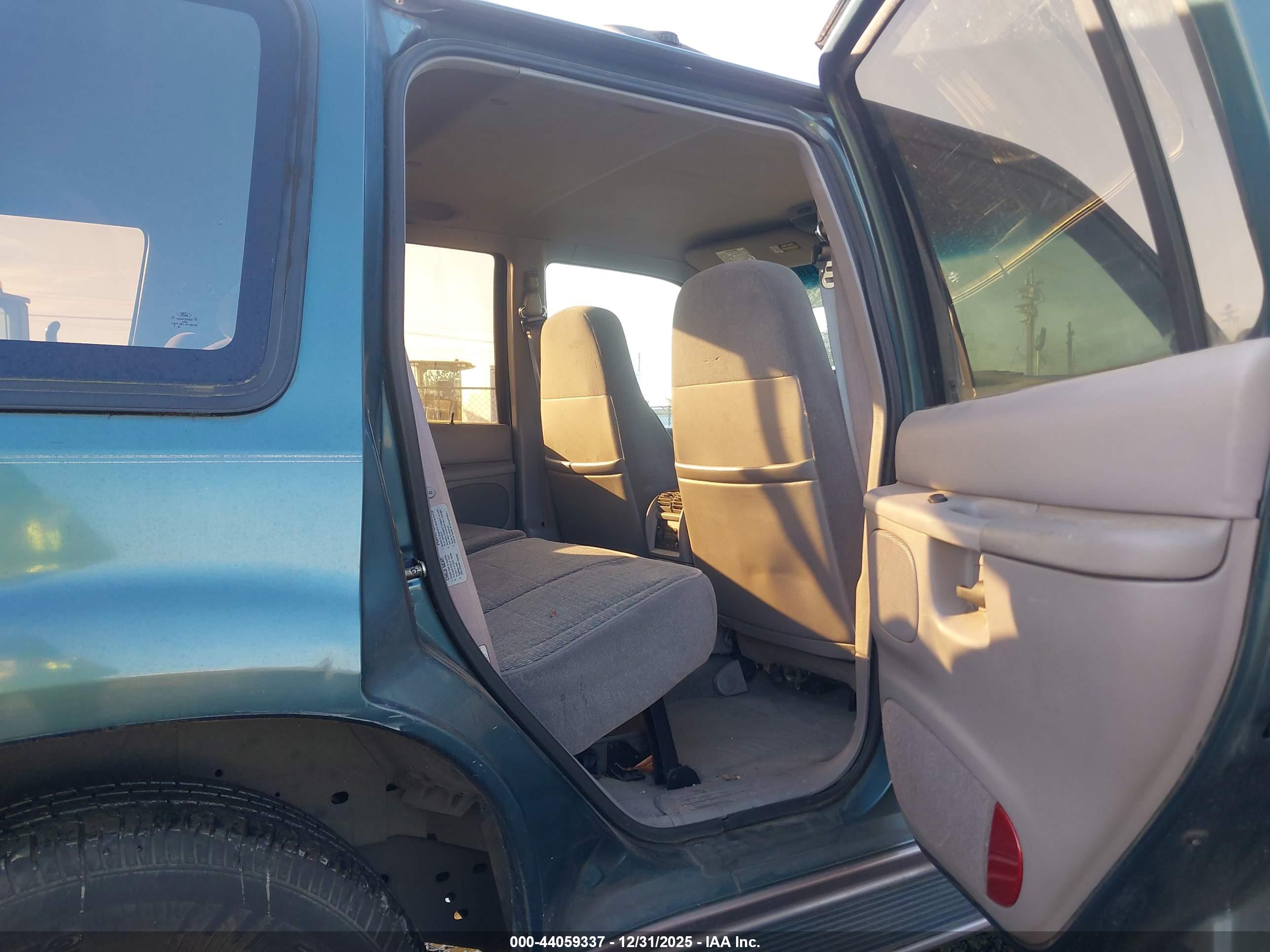 FORD EXPLORER image 8