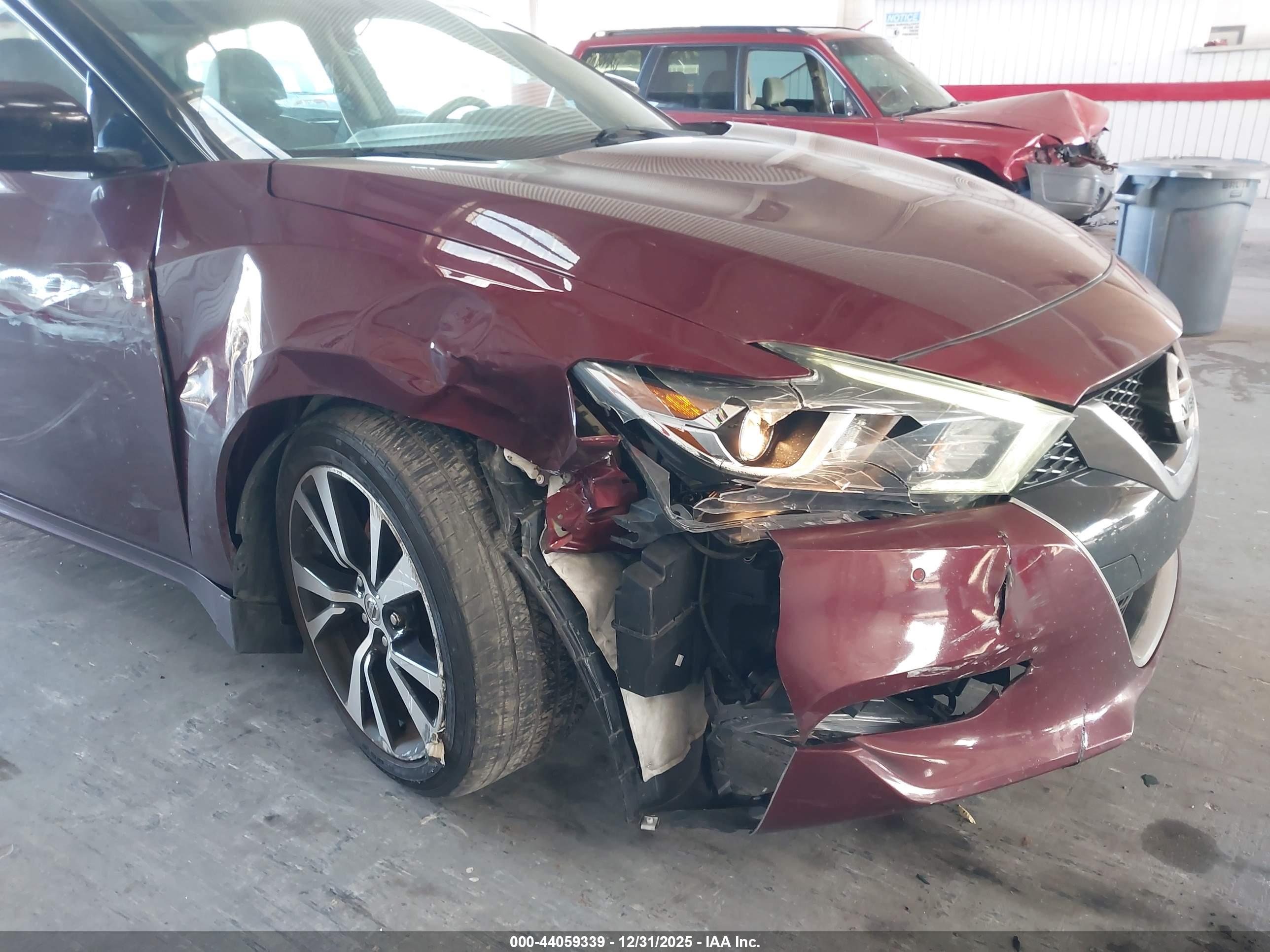 NISSAN MAXIMA image 6