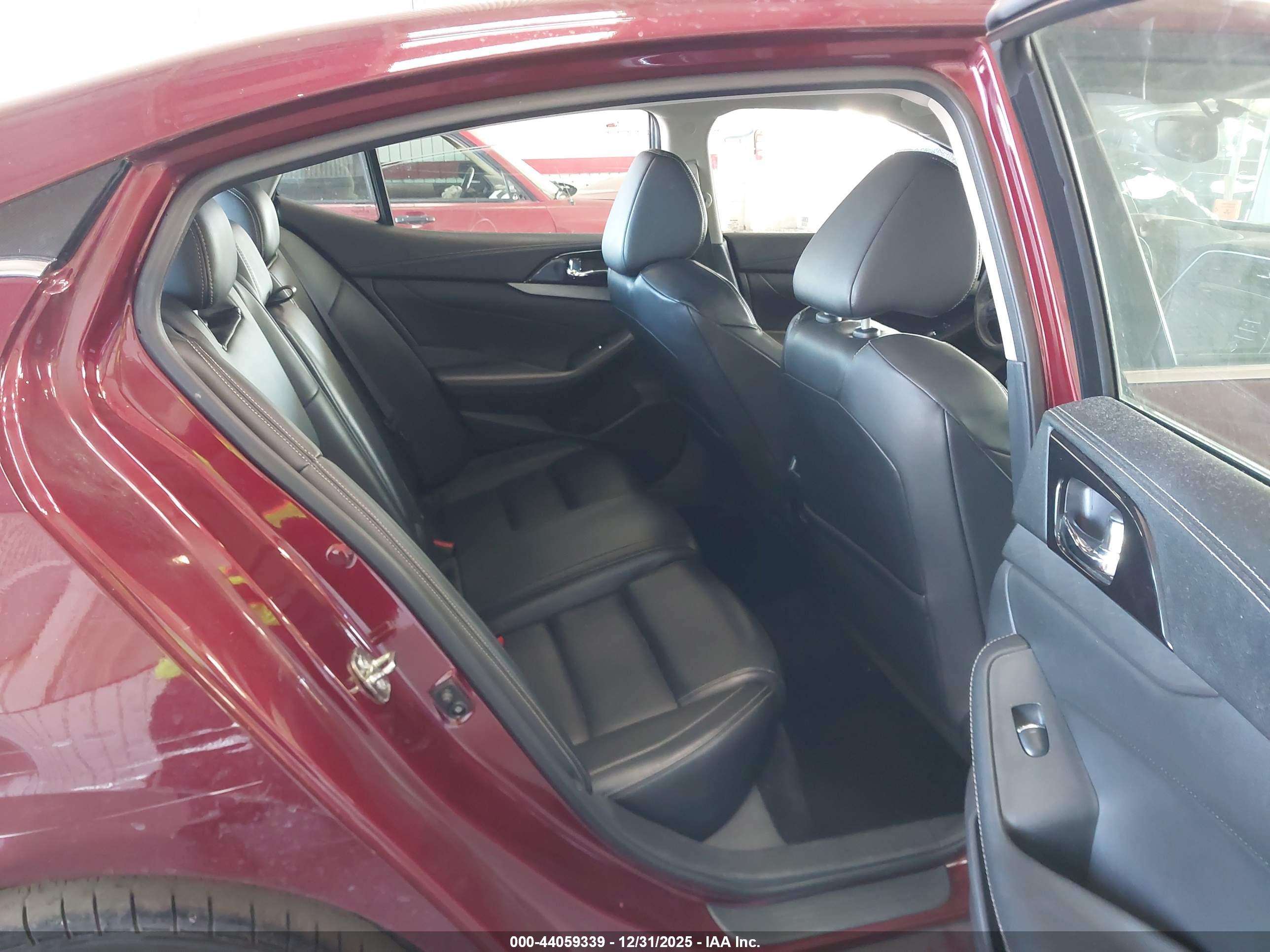 NISSAN MAXIMA image 8