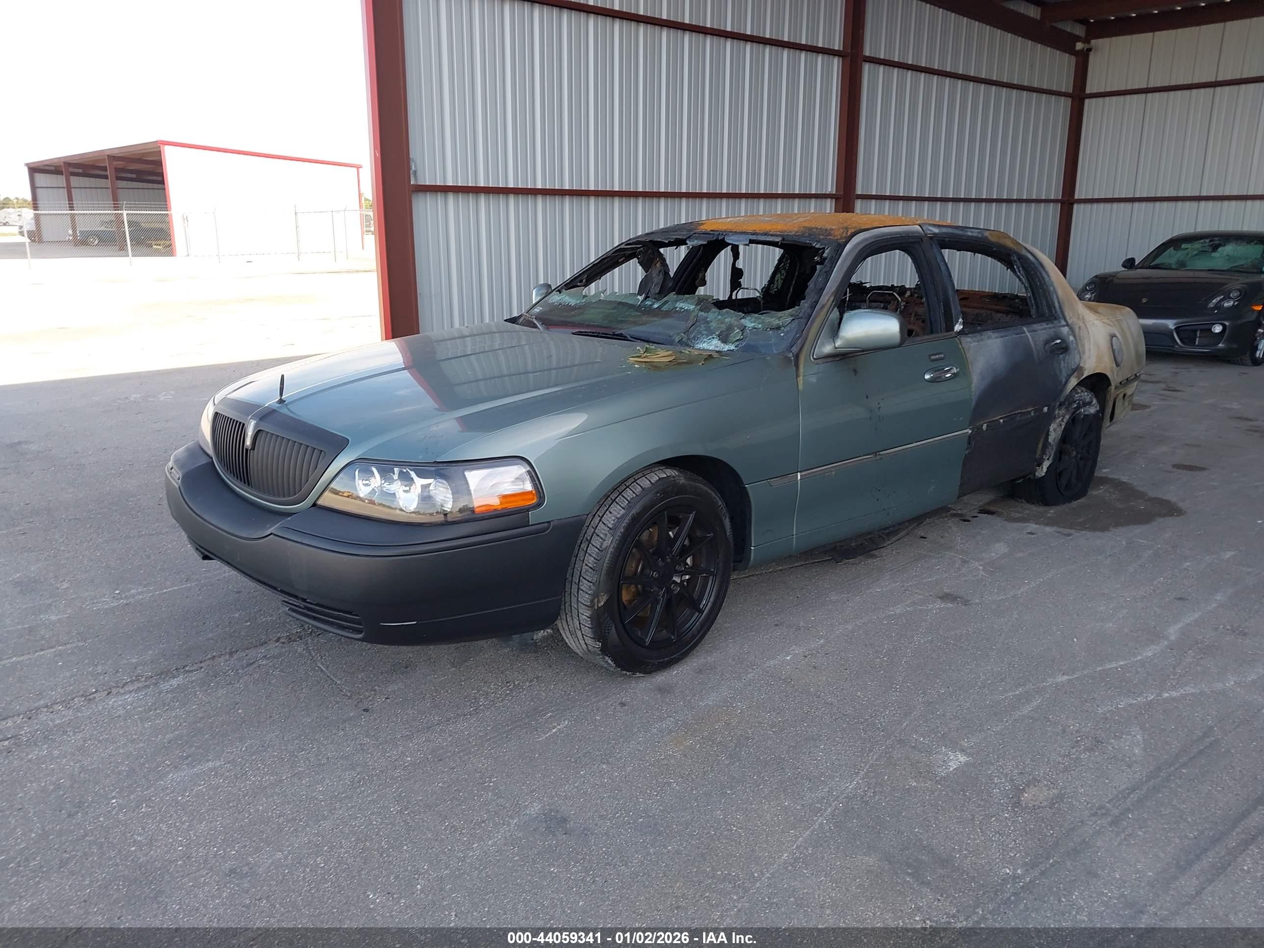 LINCOLN TOWN image 2
