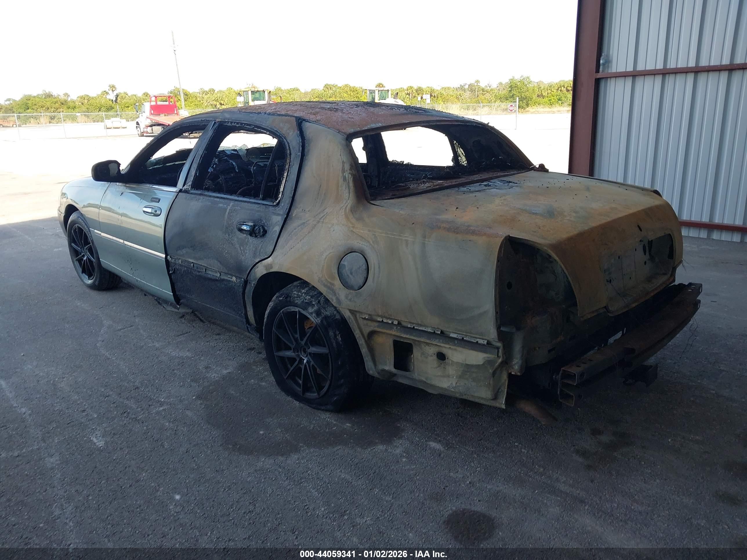 LINCOLN TOWN image 3