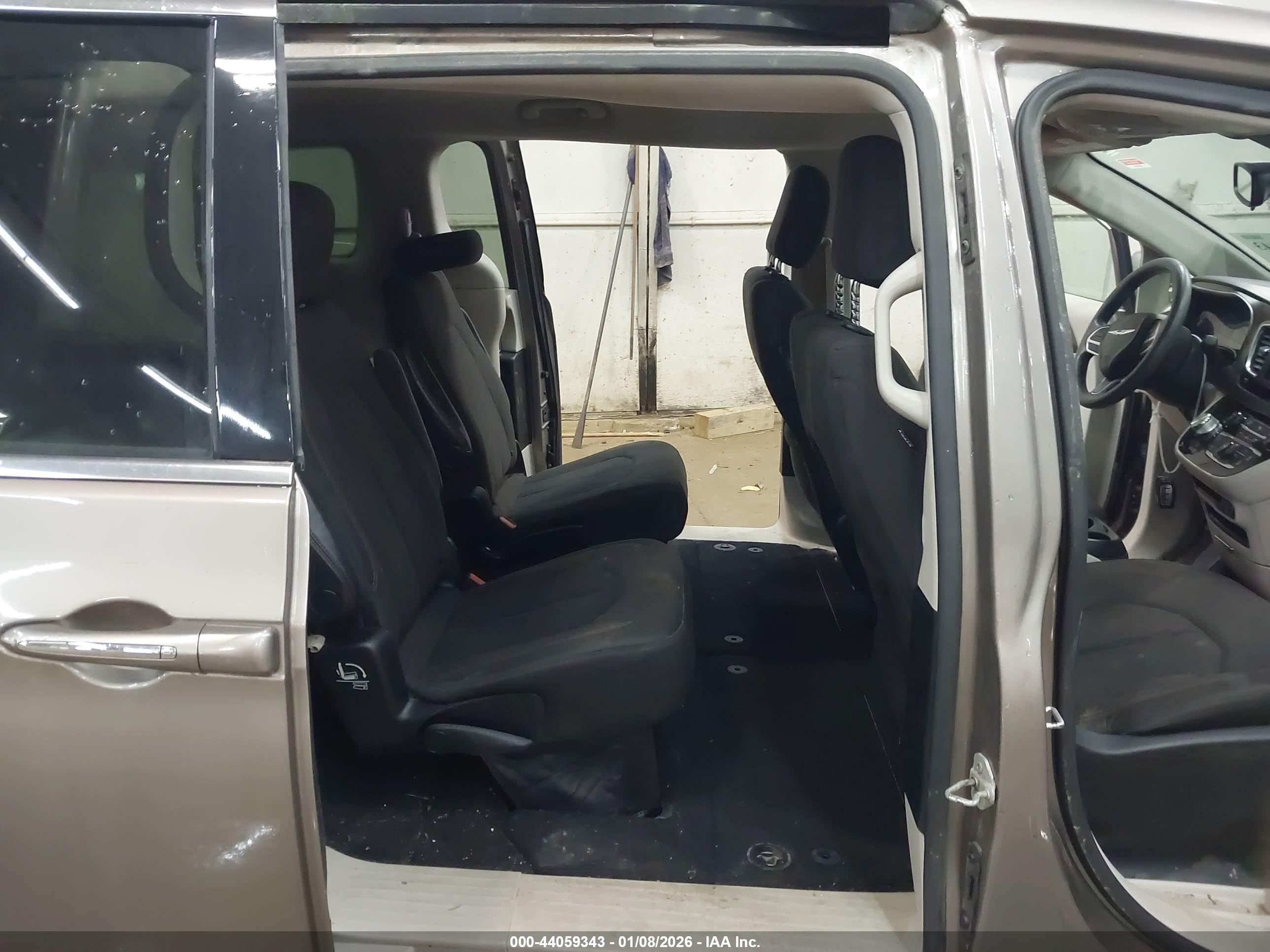 CHRYSLER PACIFICA image 8