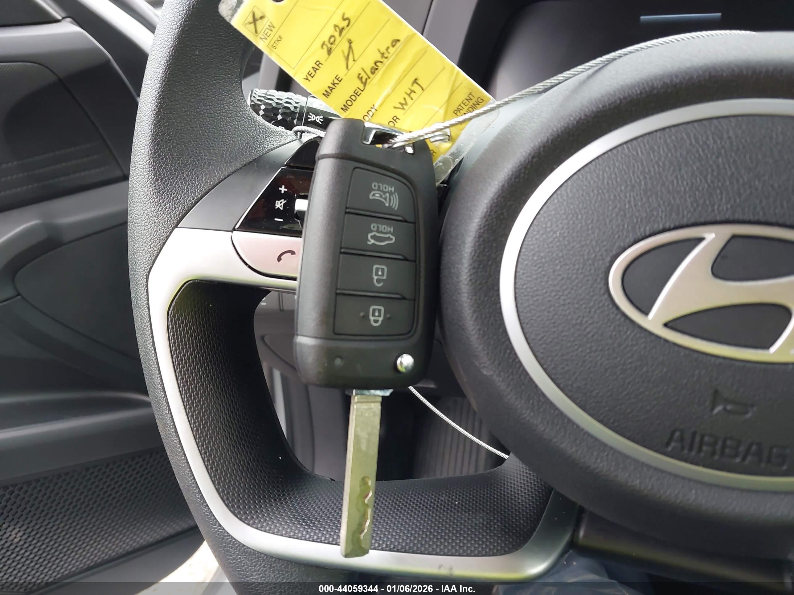 HYUNDAI ELANTRA image 11