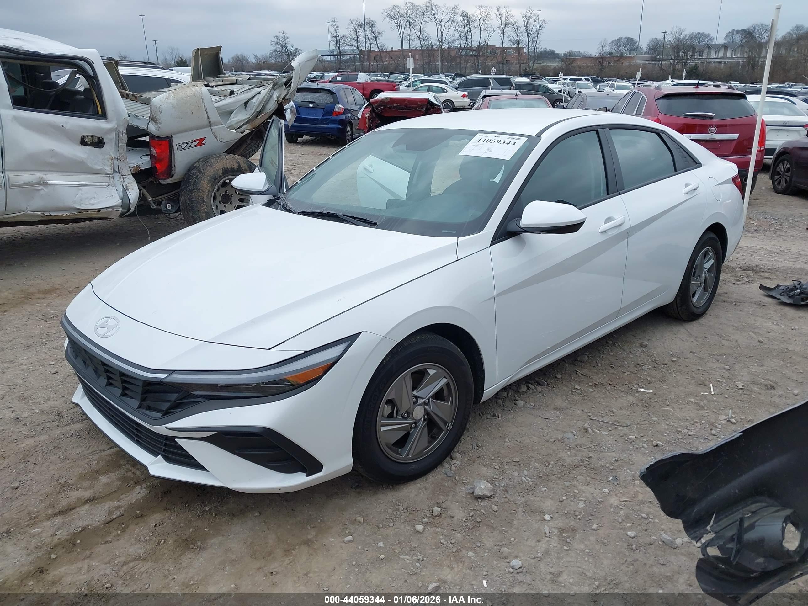 HYUNDAI ELANTRA image 2