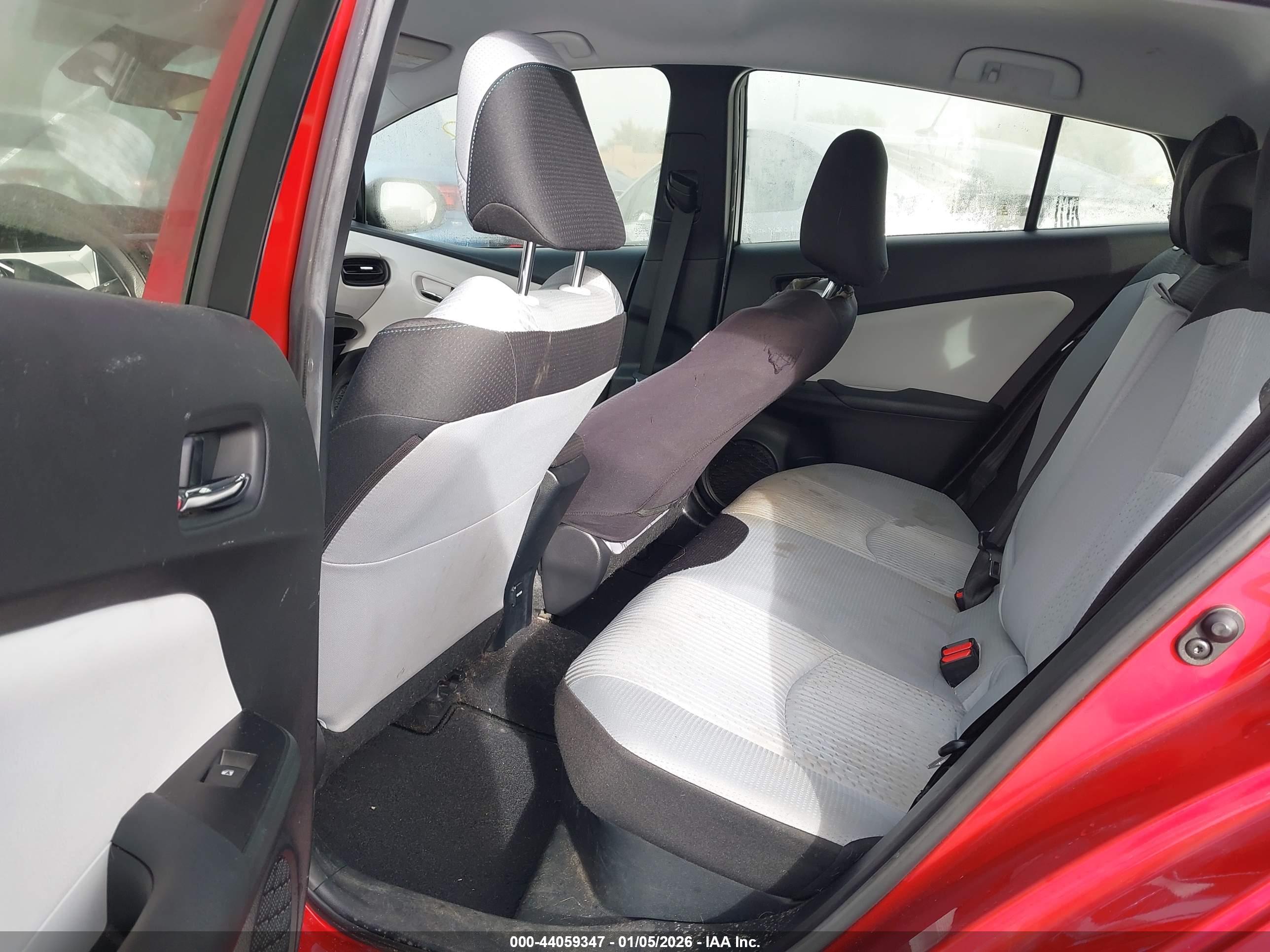 TOYOTA PRIUS image 8