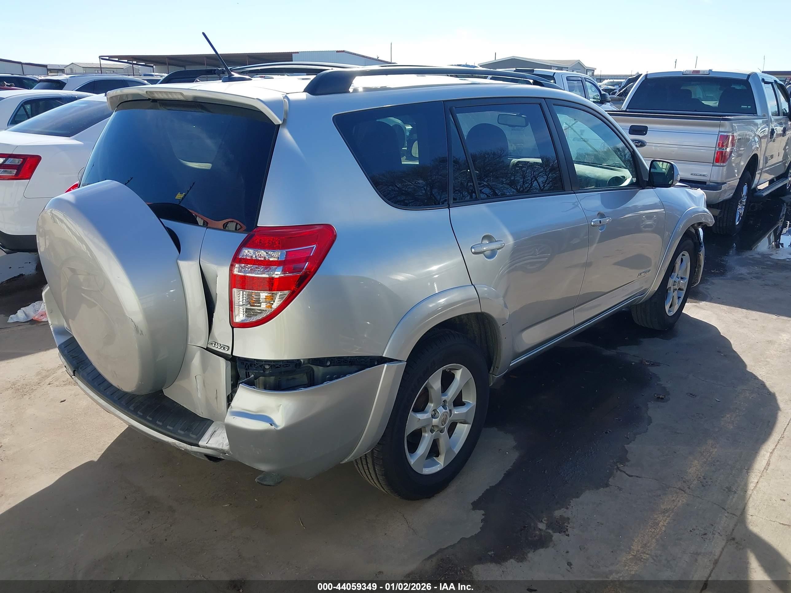 TOYOTA RAV4 image 4