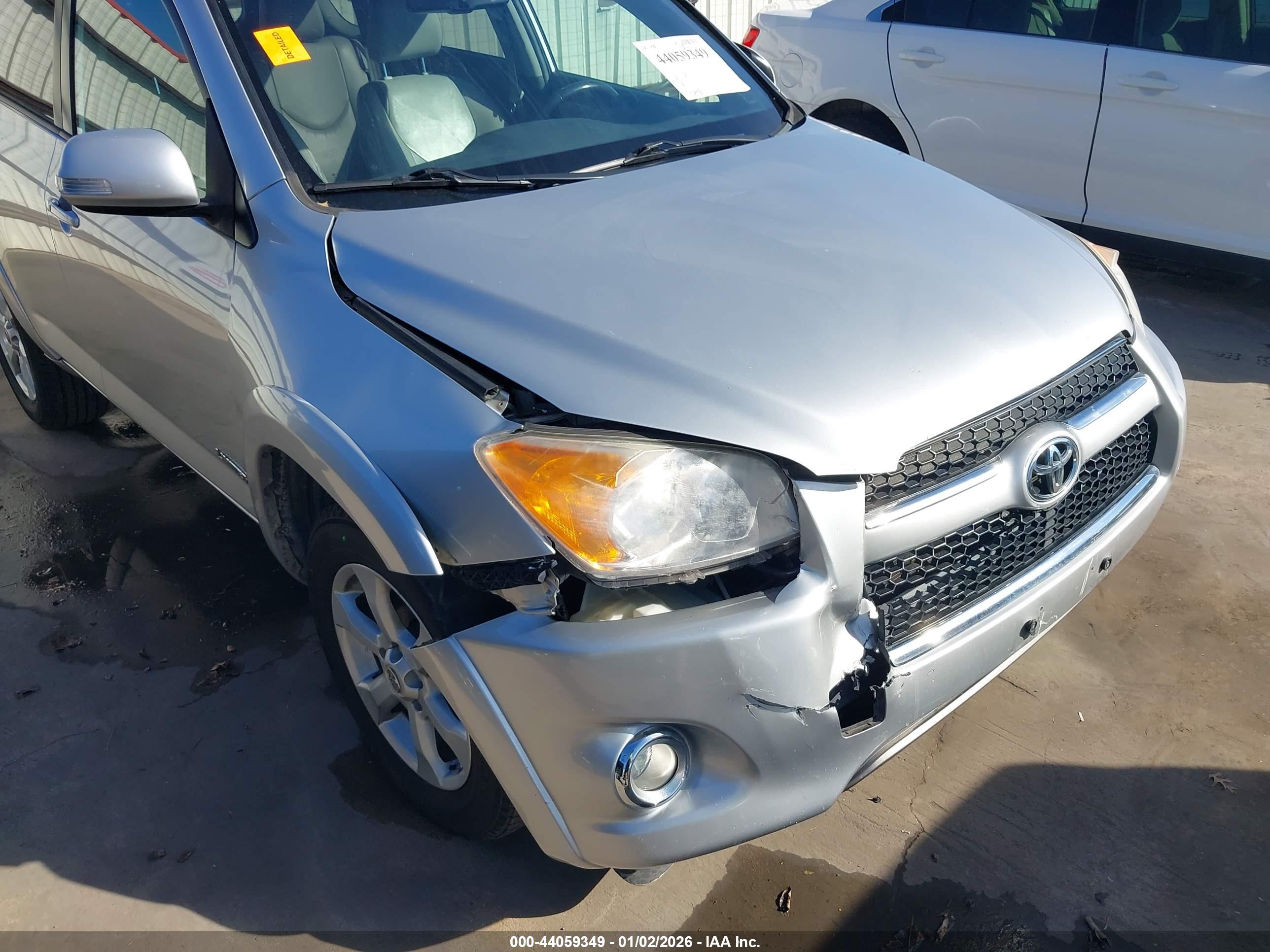 TOYOTA RAV4 image 6