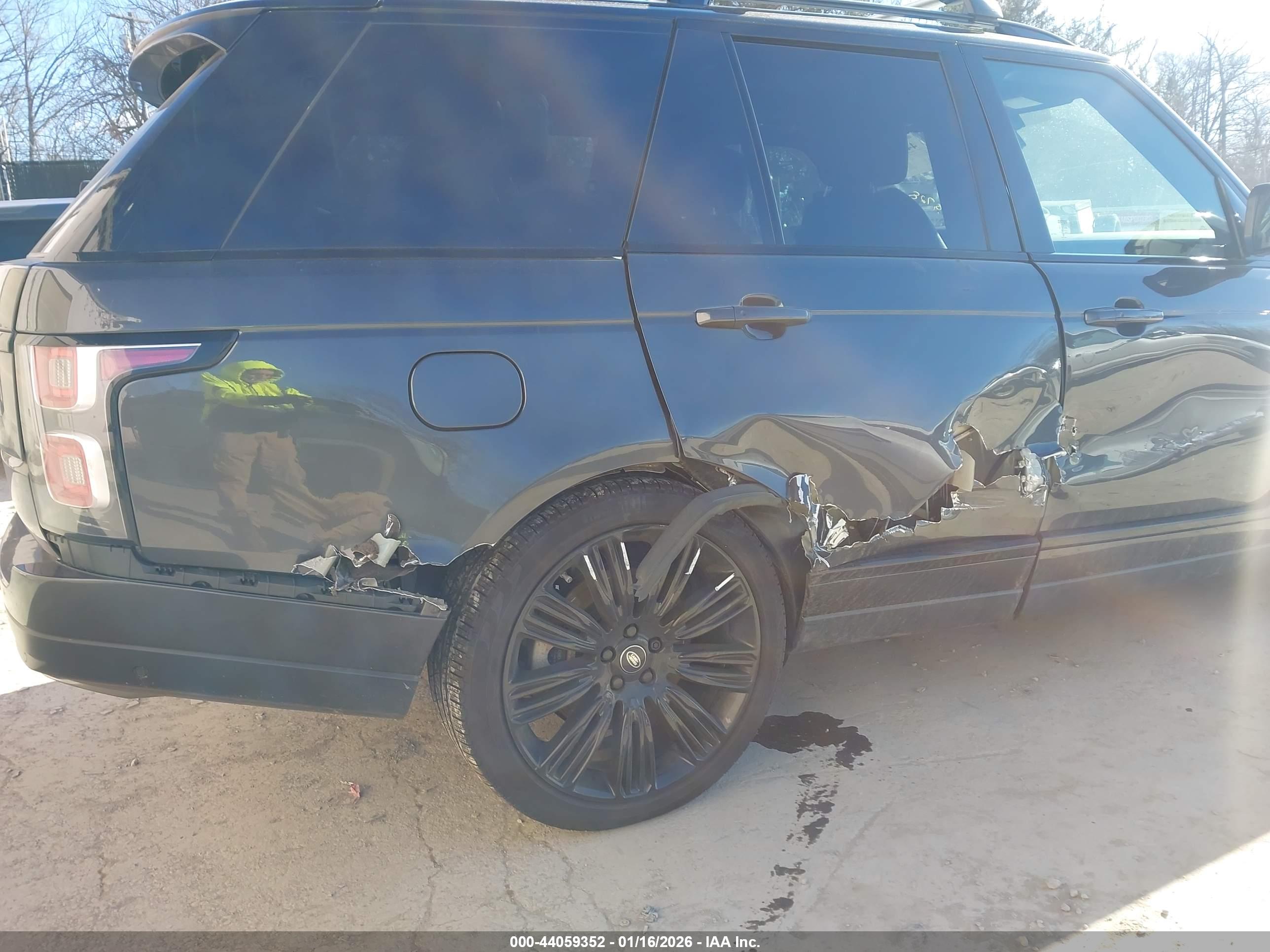 LAND ROVER image 6