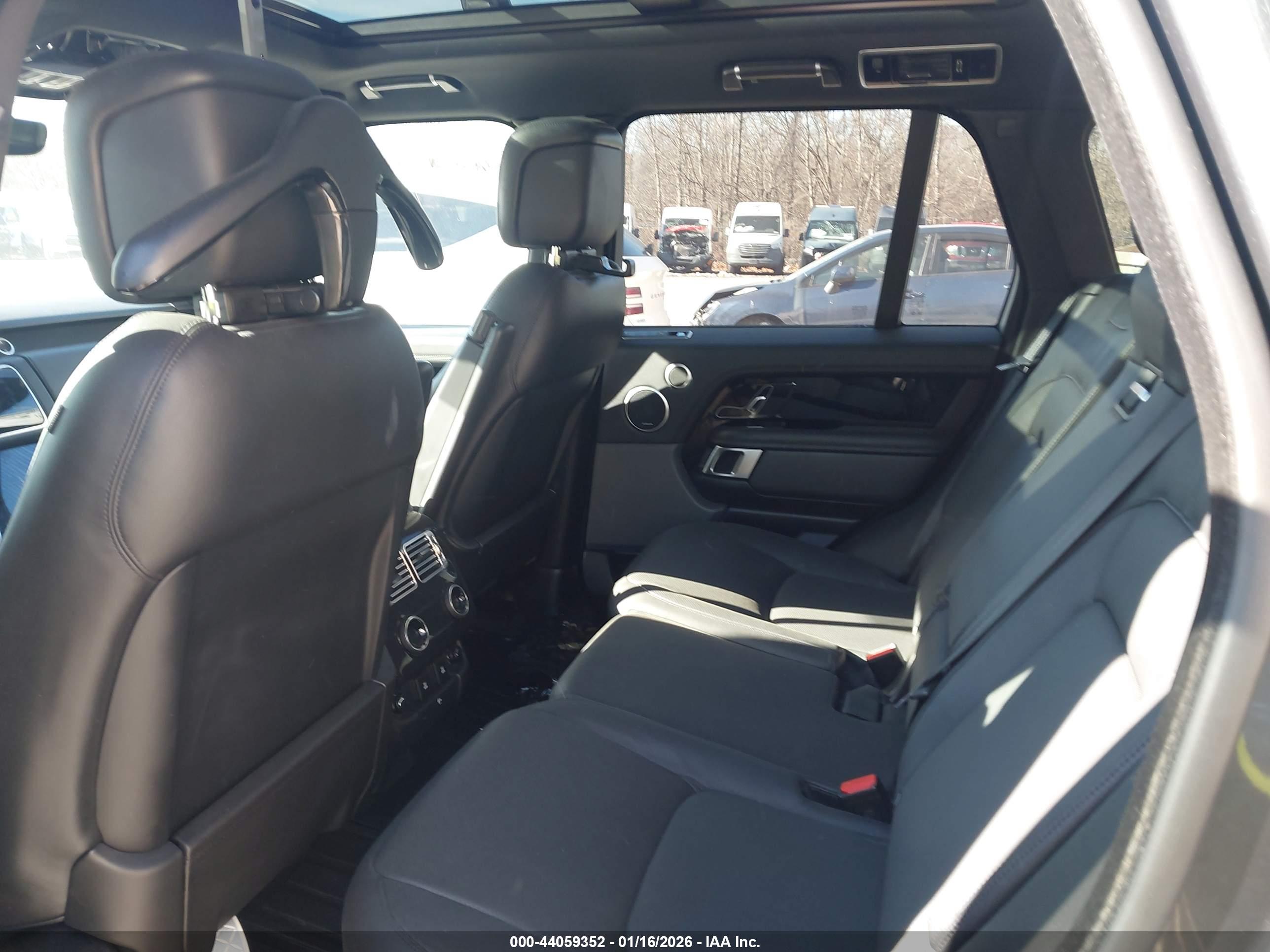 LAND ROVER image 8