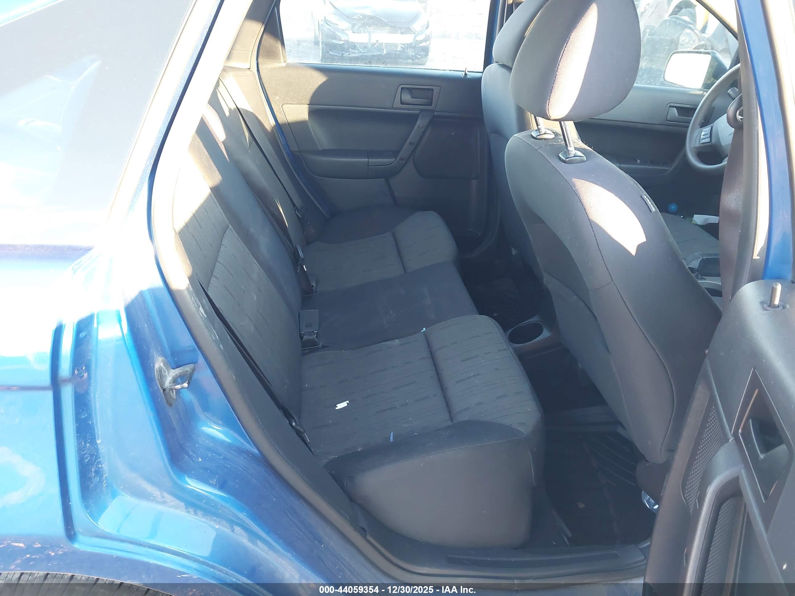 FORD FOCUS image 8