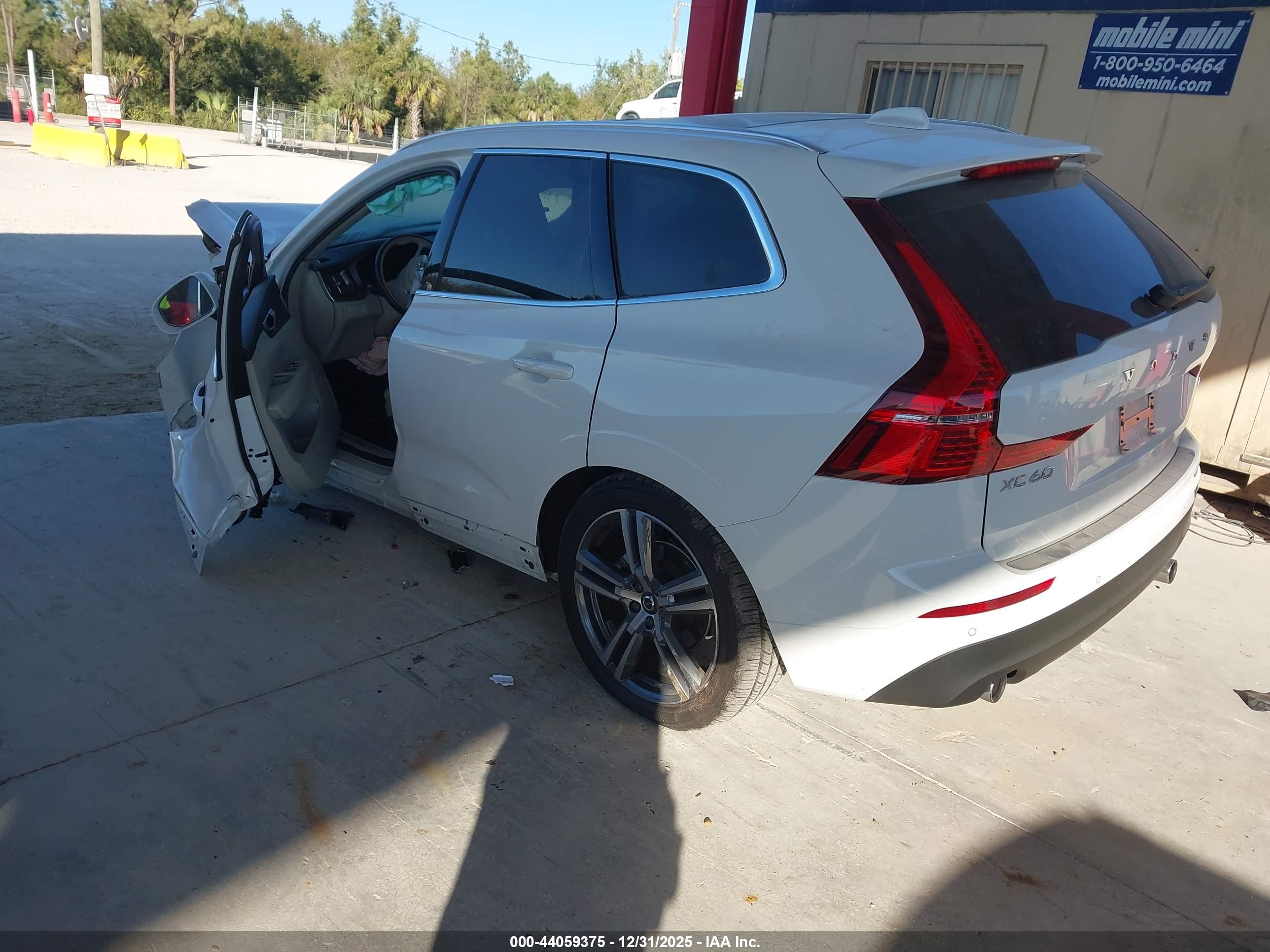 VOLVO XC60 image 3