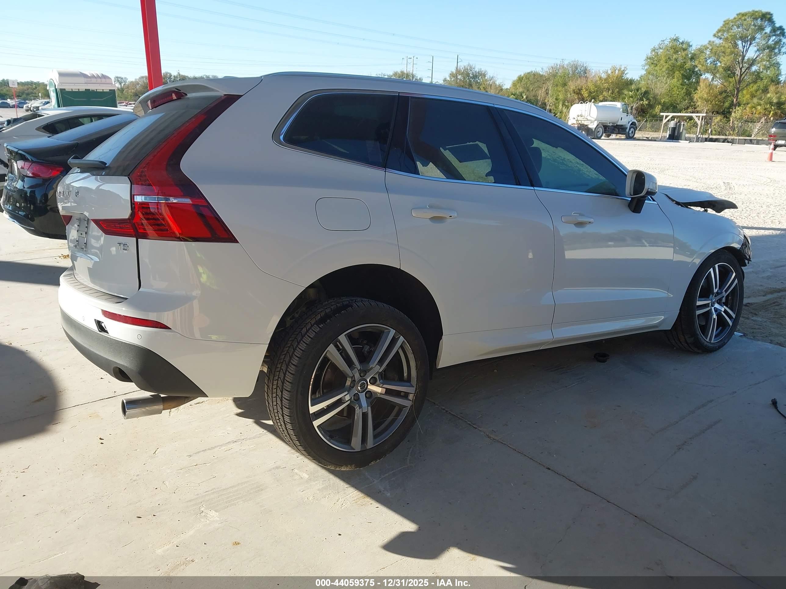 VOLVO XC60 image 4