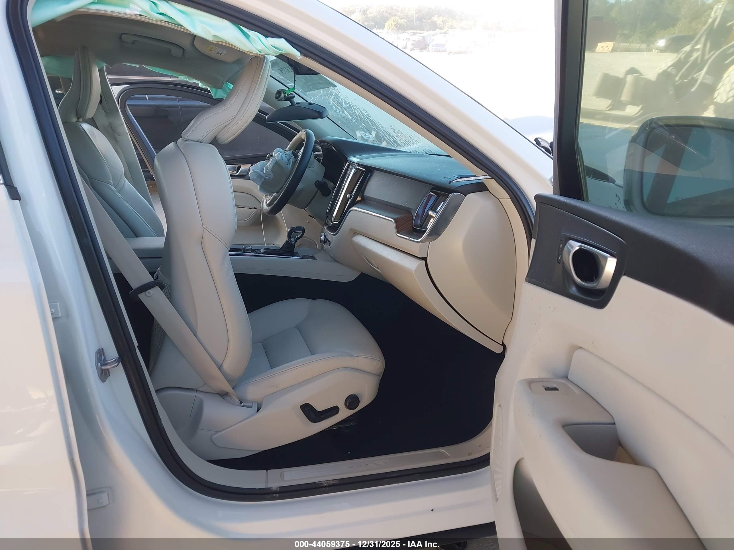 VOLVO XC60 image 5