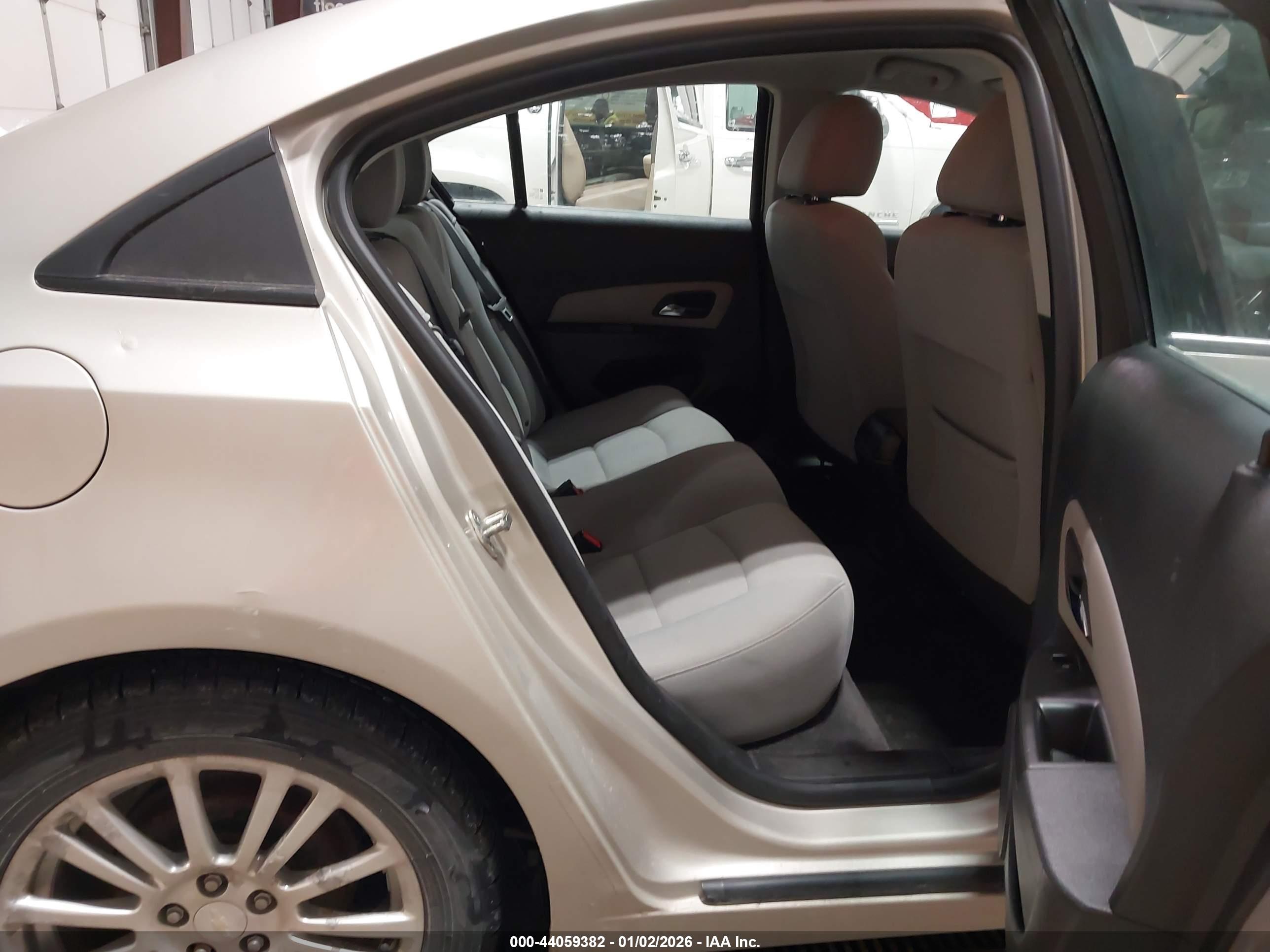 CHEVROLET CRUZE image 8