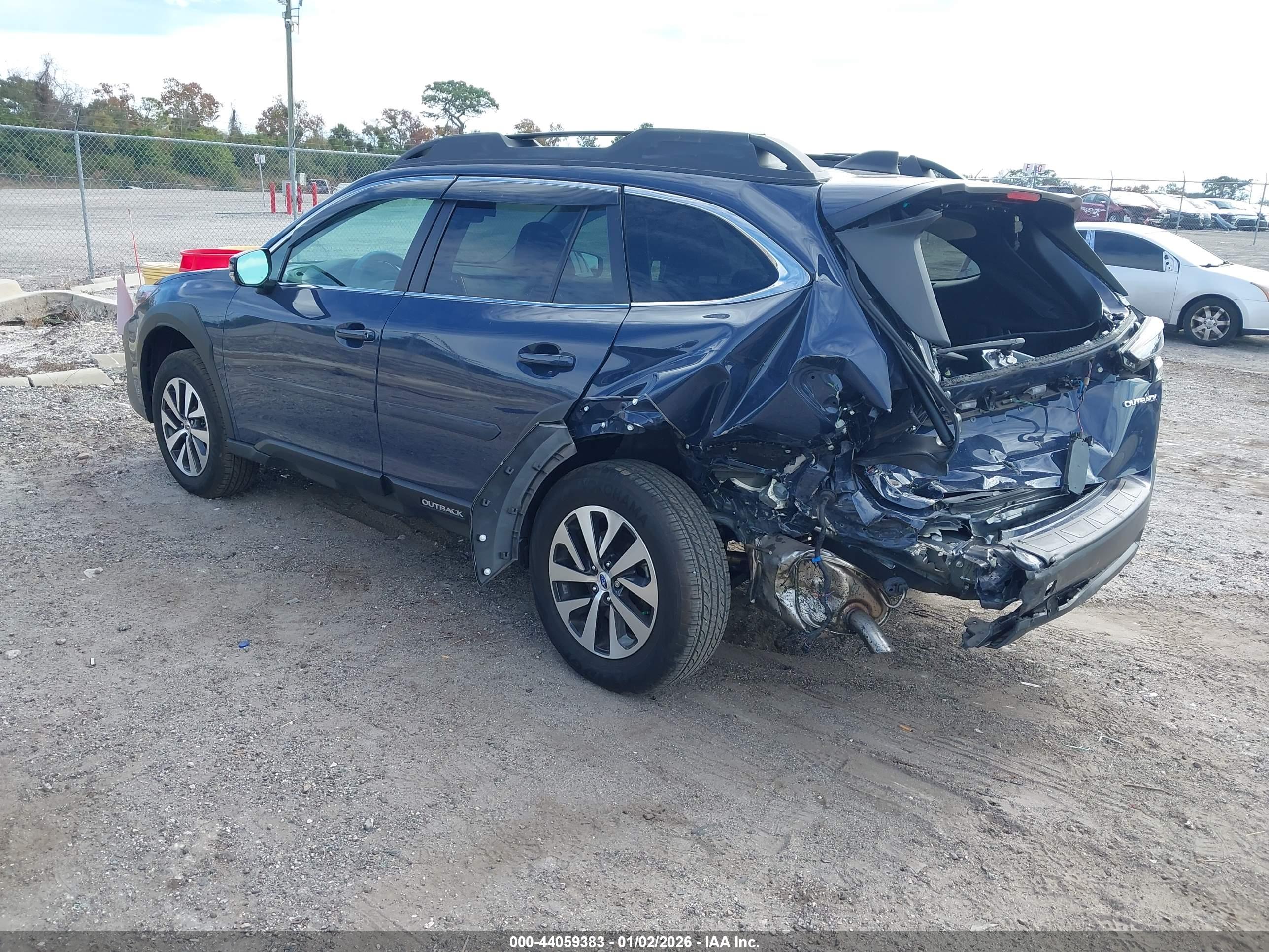 SUBARU OUTBACK image 3
