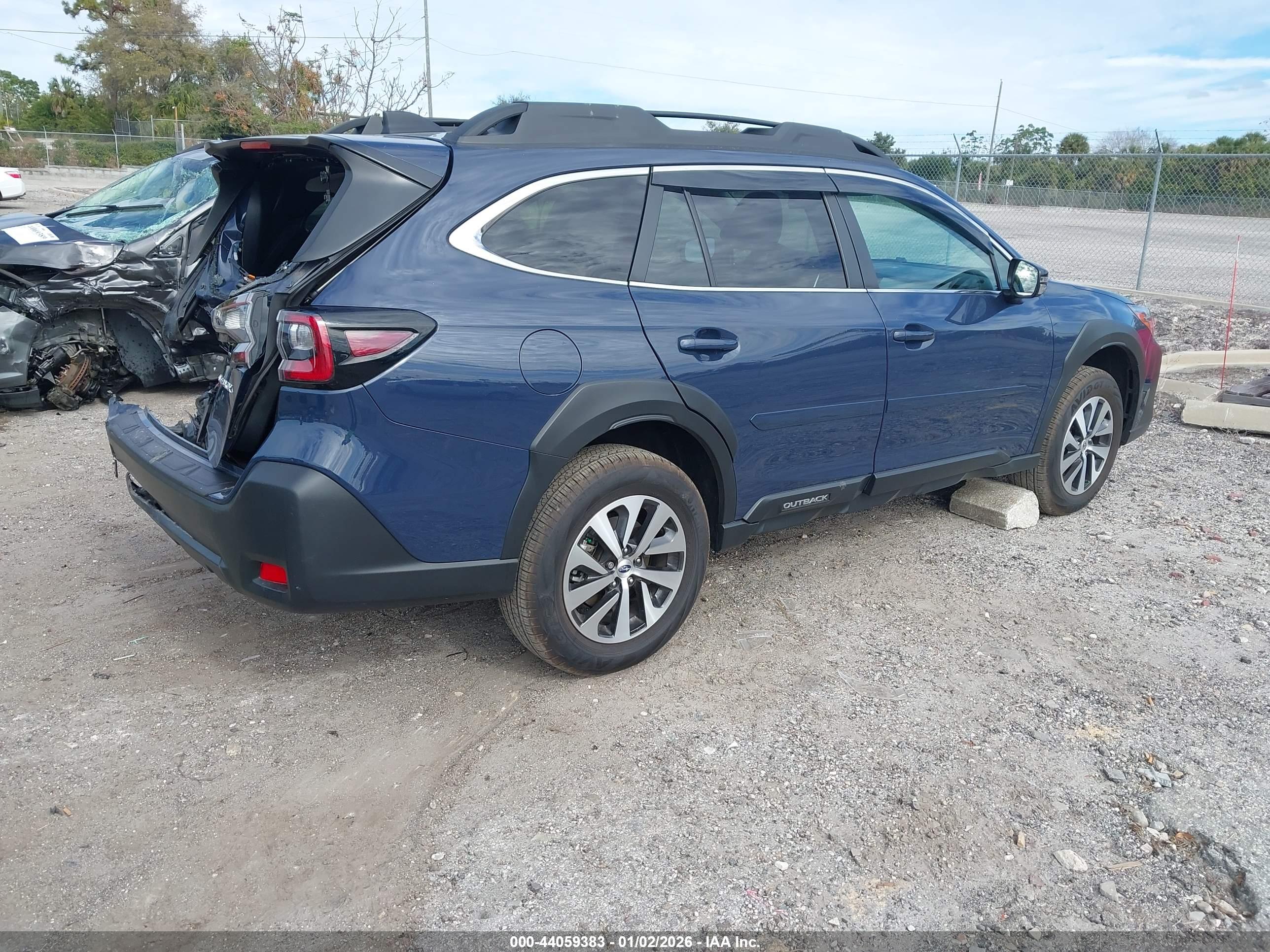 SUBARU OUTBACK image 4