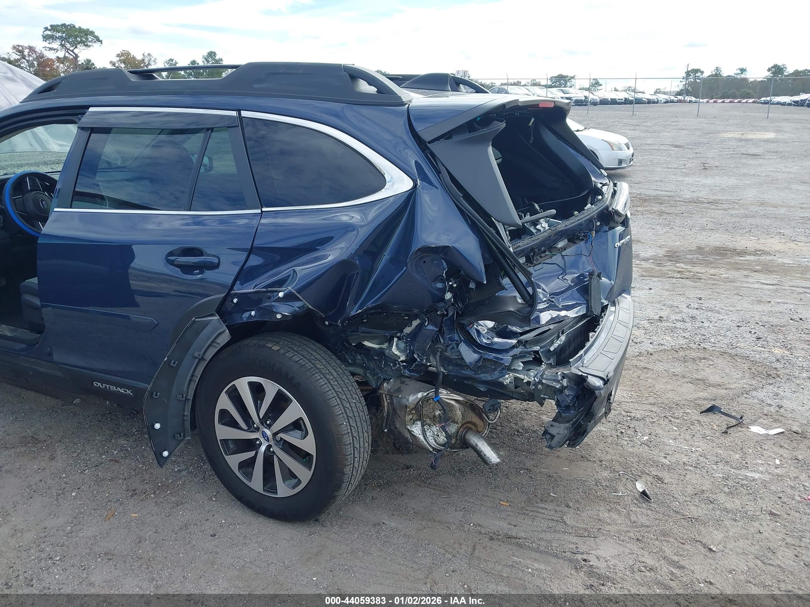 SUBARU OUTBACK image 6
