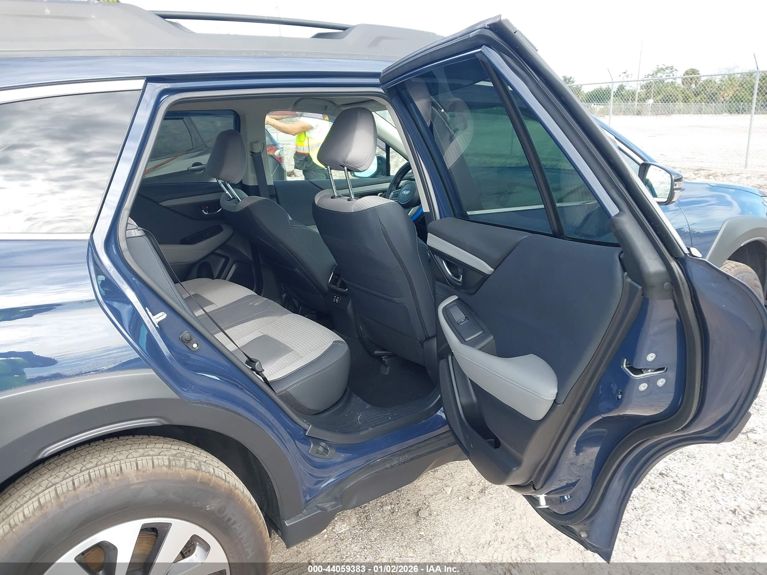 SUBARU OUTBACK image 8