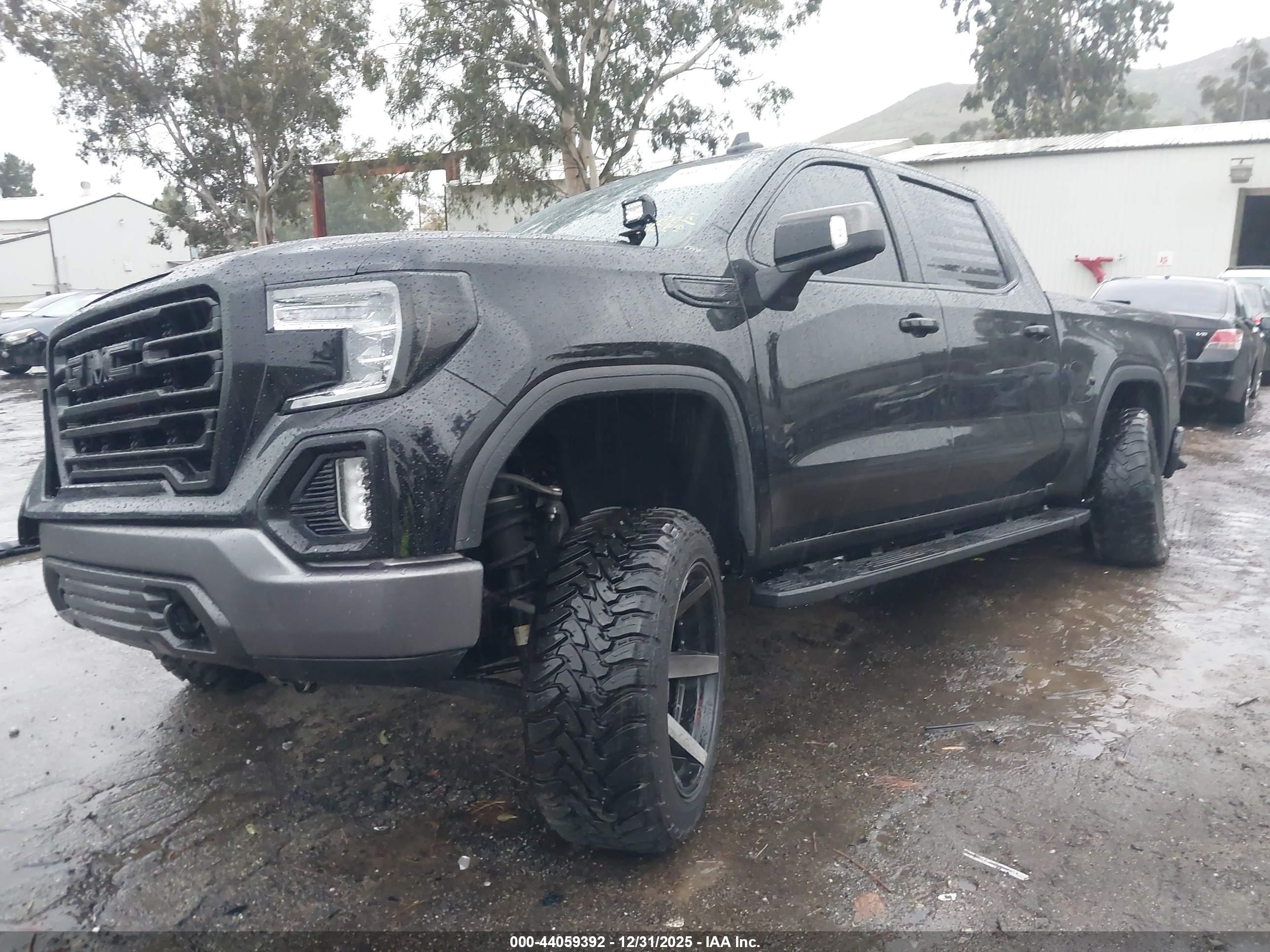 GMC SIERRA image 2