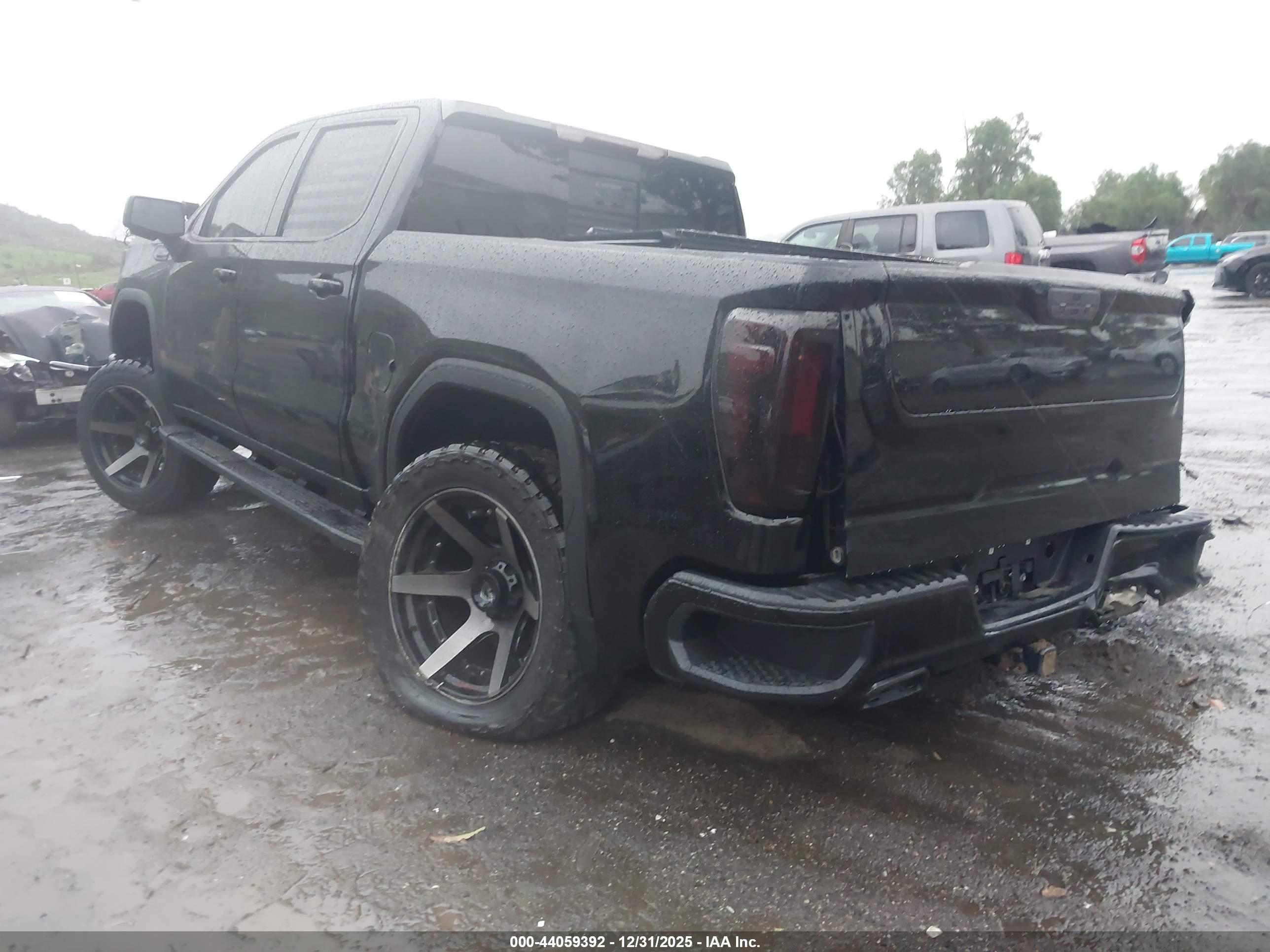 GMC SIERRA image 3