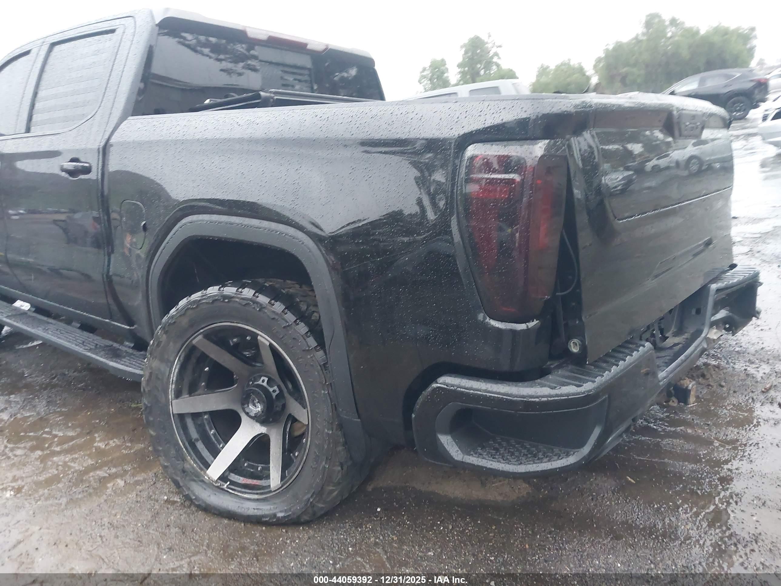 GMC SIERRA image 6
