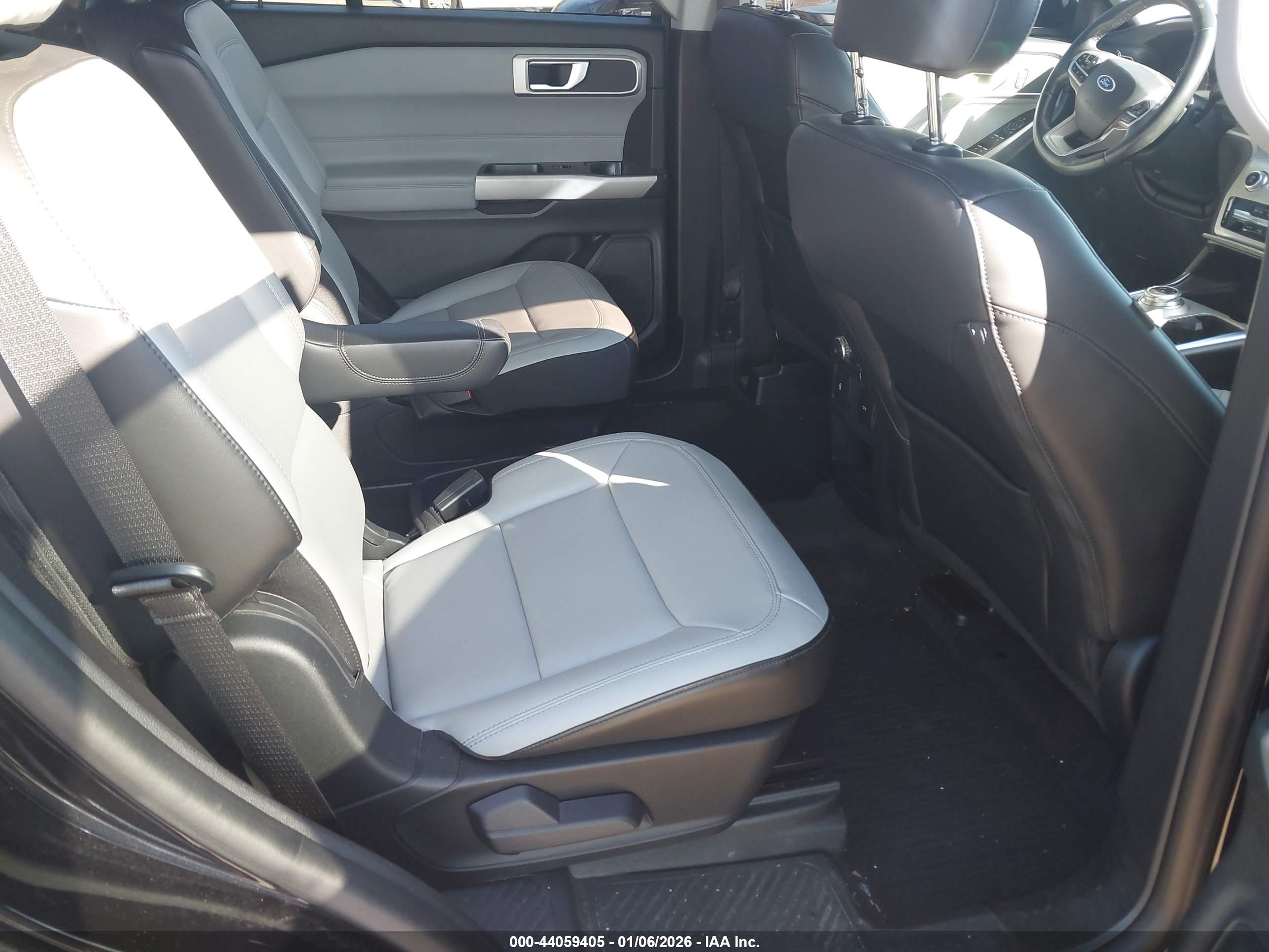 FORD EXPLORER image 8