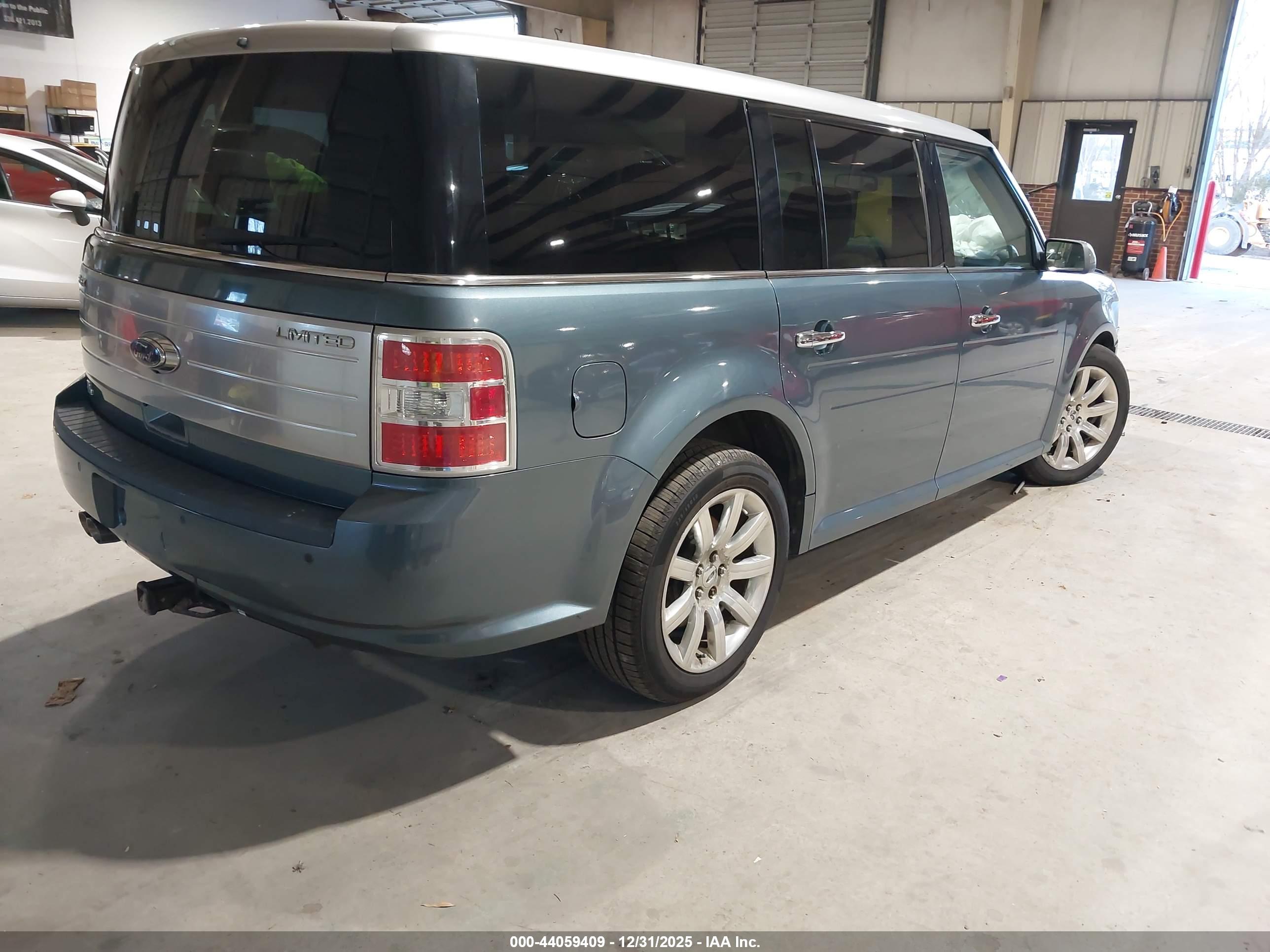 FORD FLEX image 4