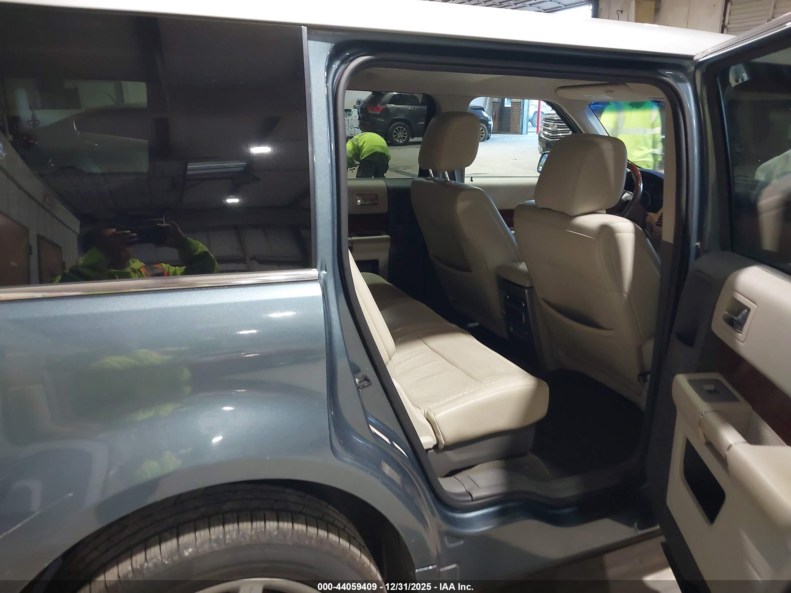 FORD FLEX image 8