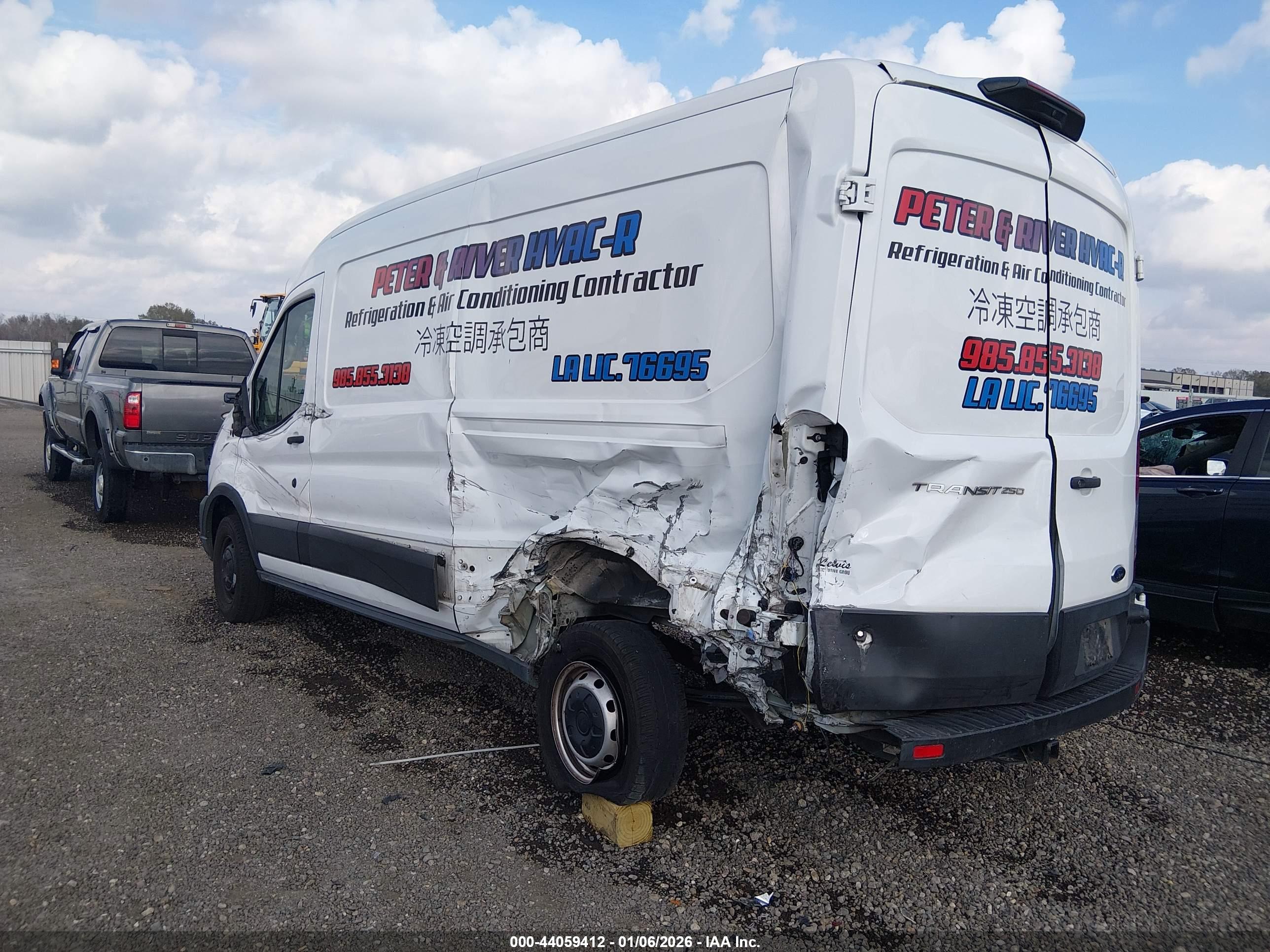 FORD TRANSIT-250 image 3