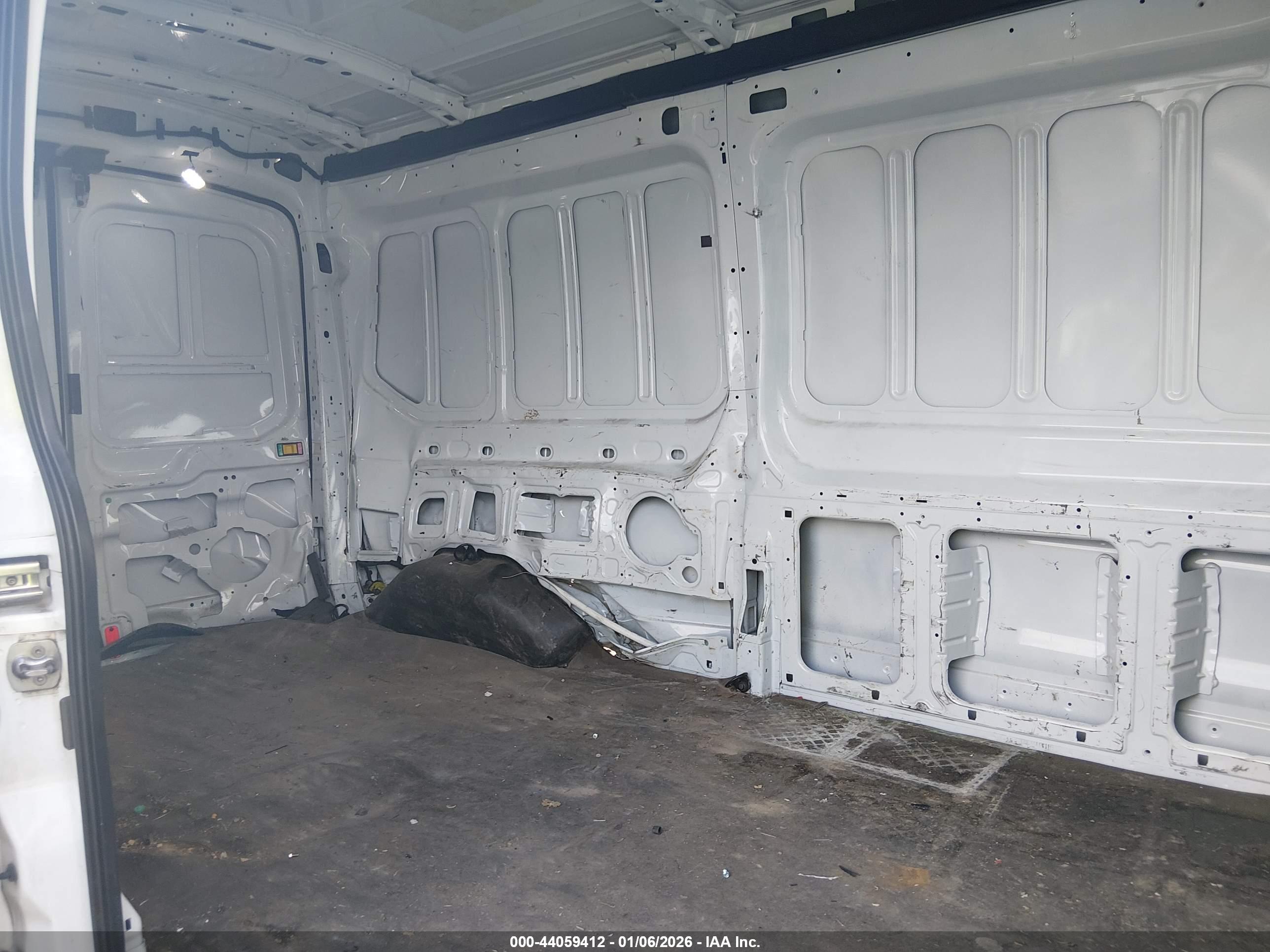 FORD TRANSIT-250 image 8