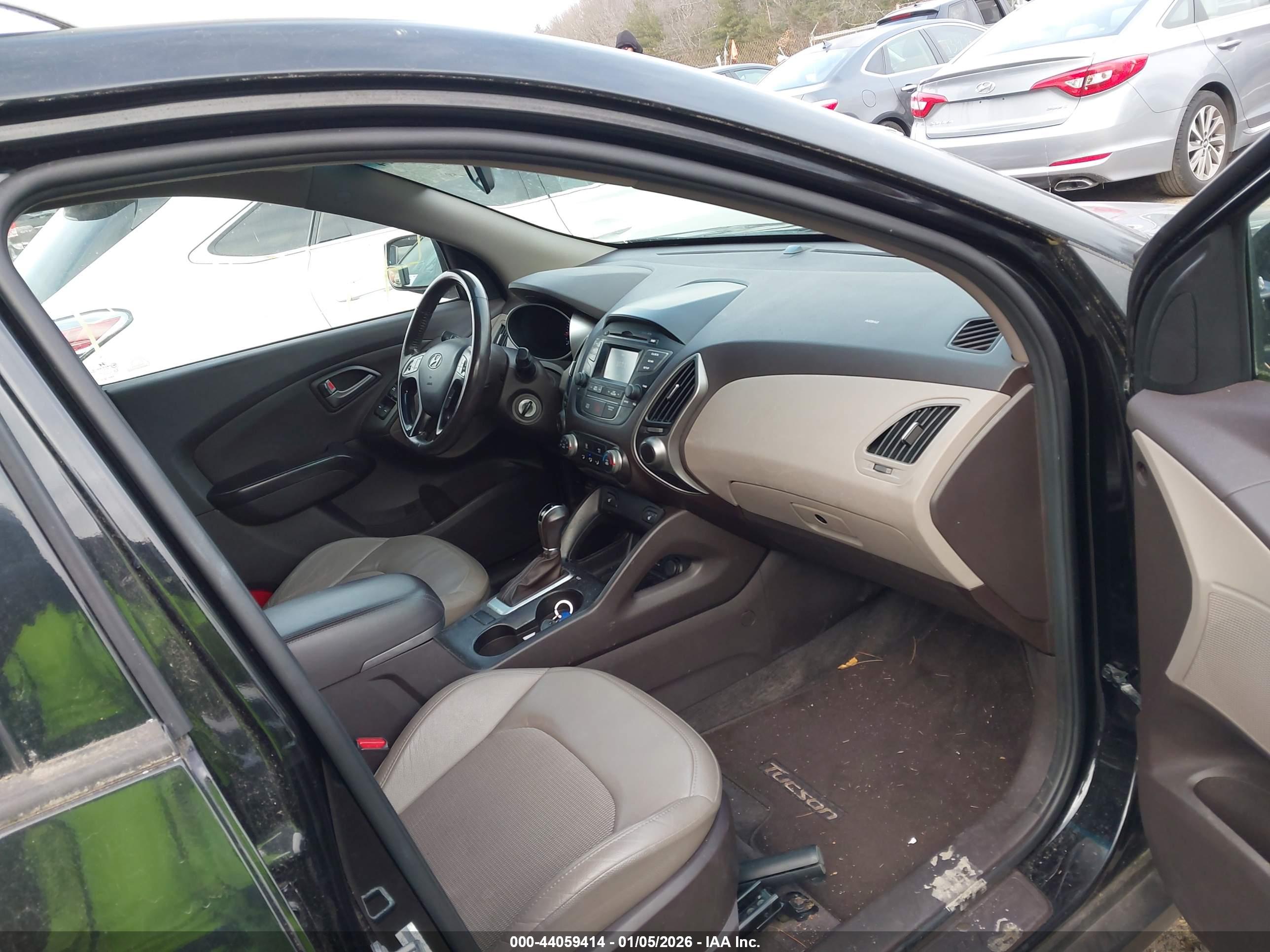 HYUNDAI TUCSON image 5