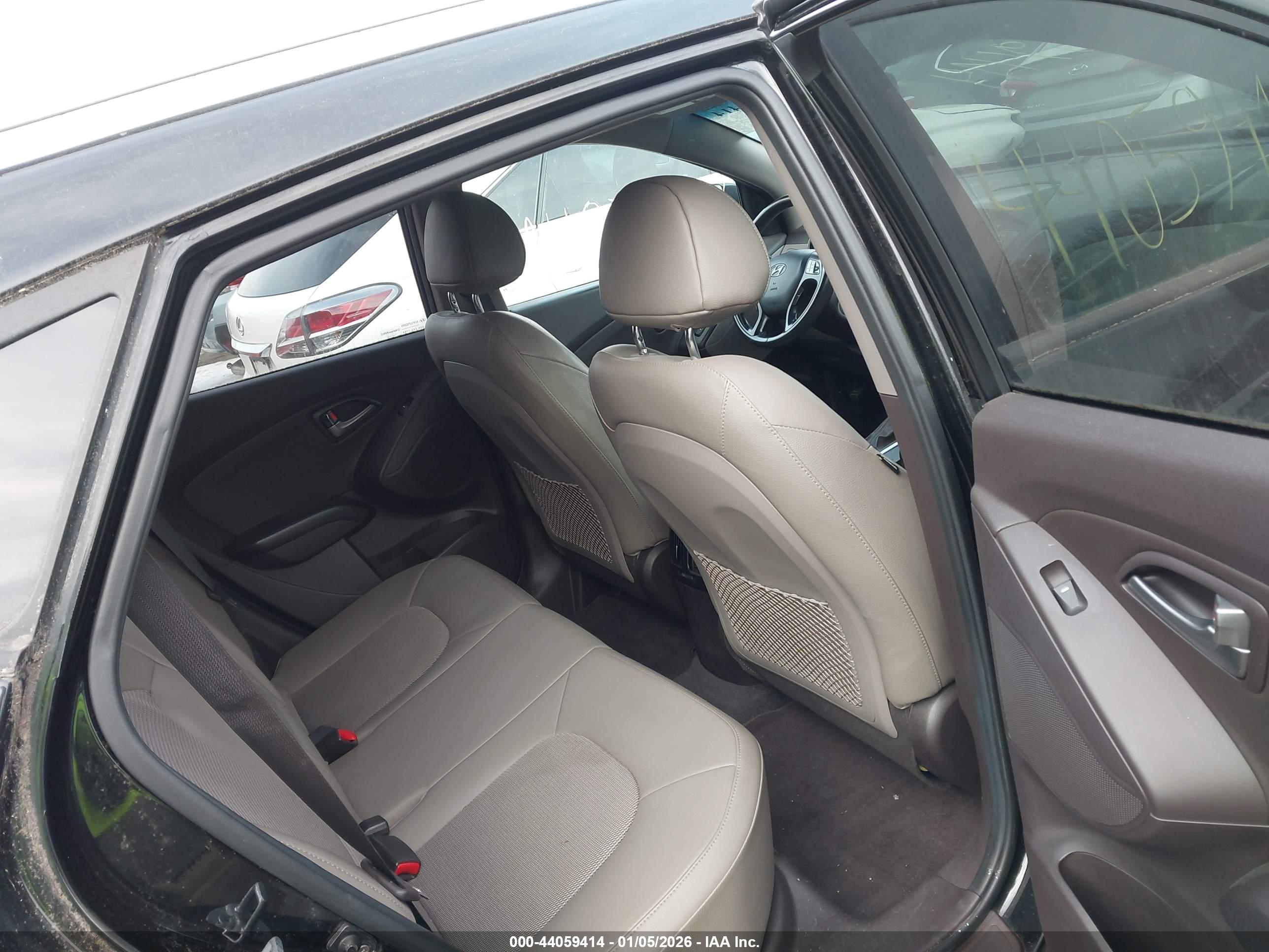 HYUNDAI TUCSON image 8
