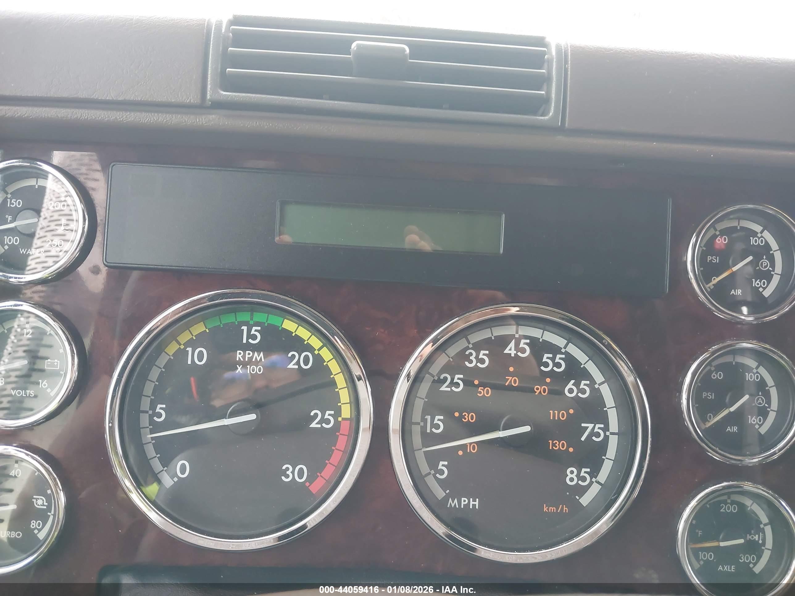 FREIGHTLINER CONVENTIONAL image 6