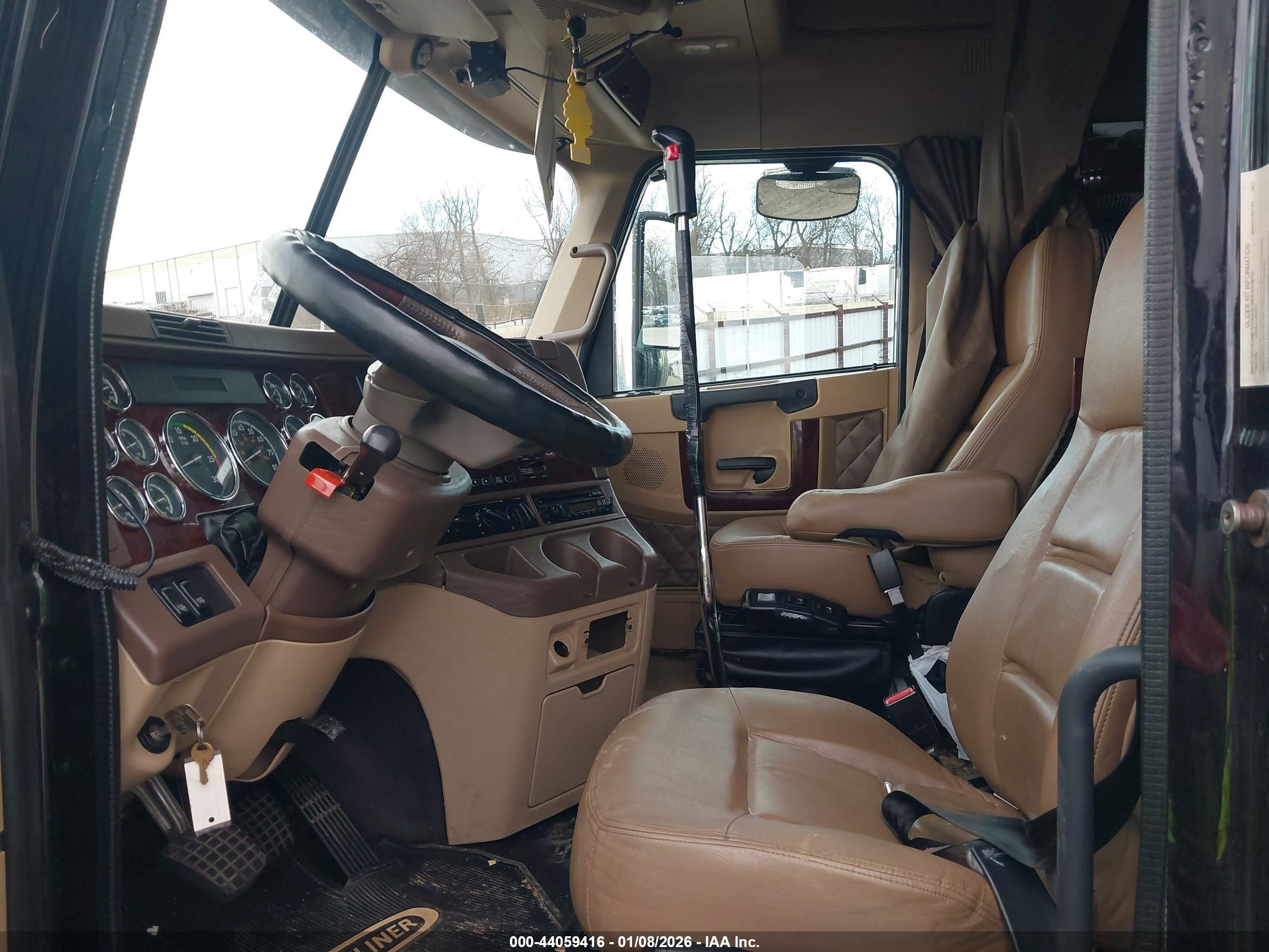 FREIGHTLINER CONVENTIONAL image 7