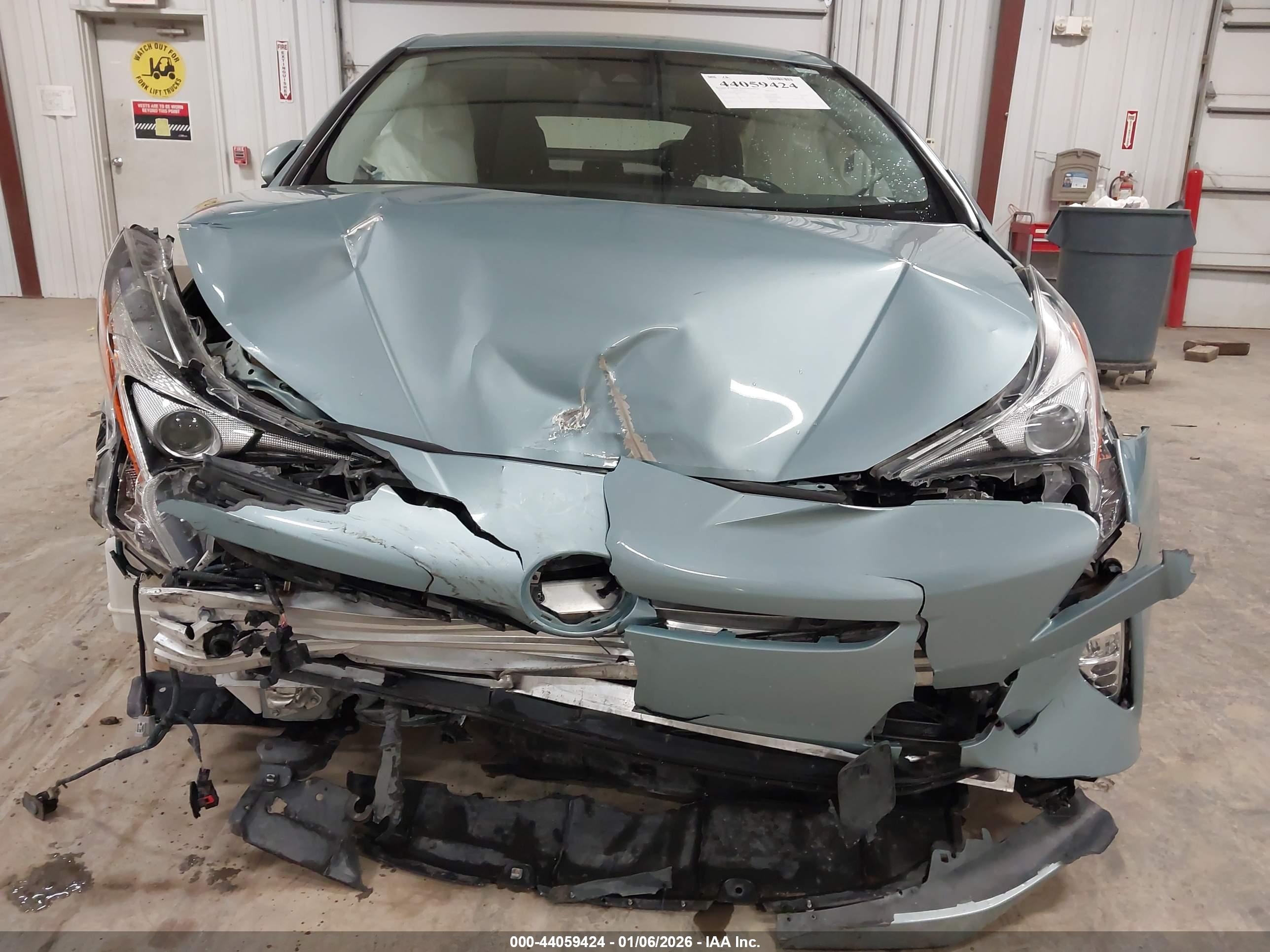 TOYOTA PRIUS image 6