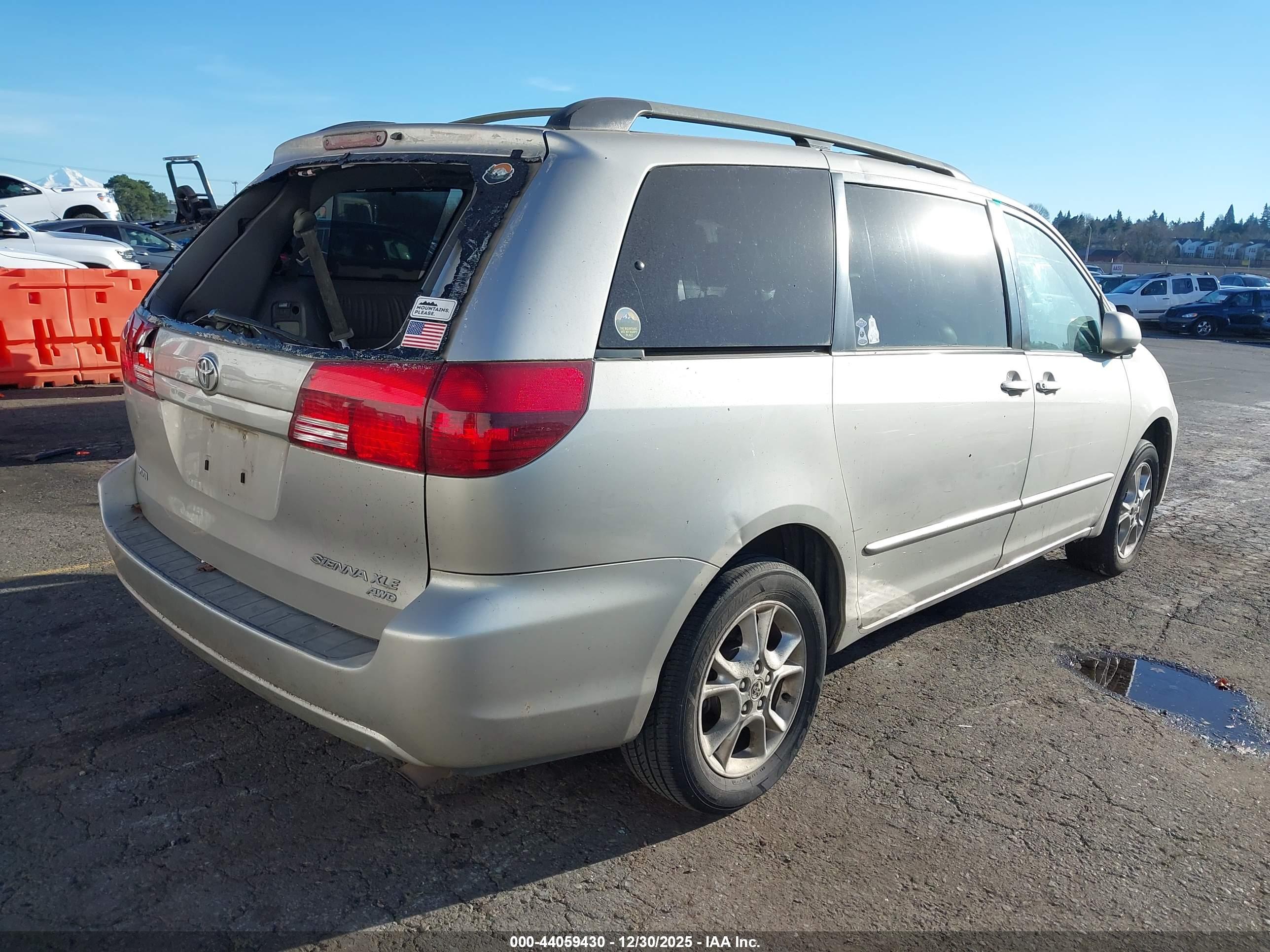 TOYOTA SIENNA image 4