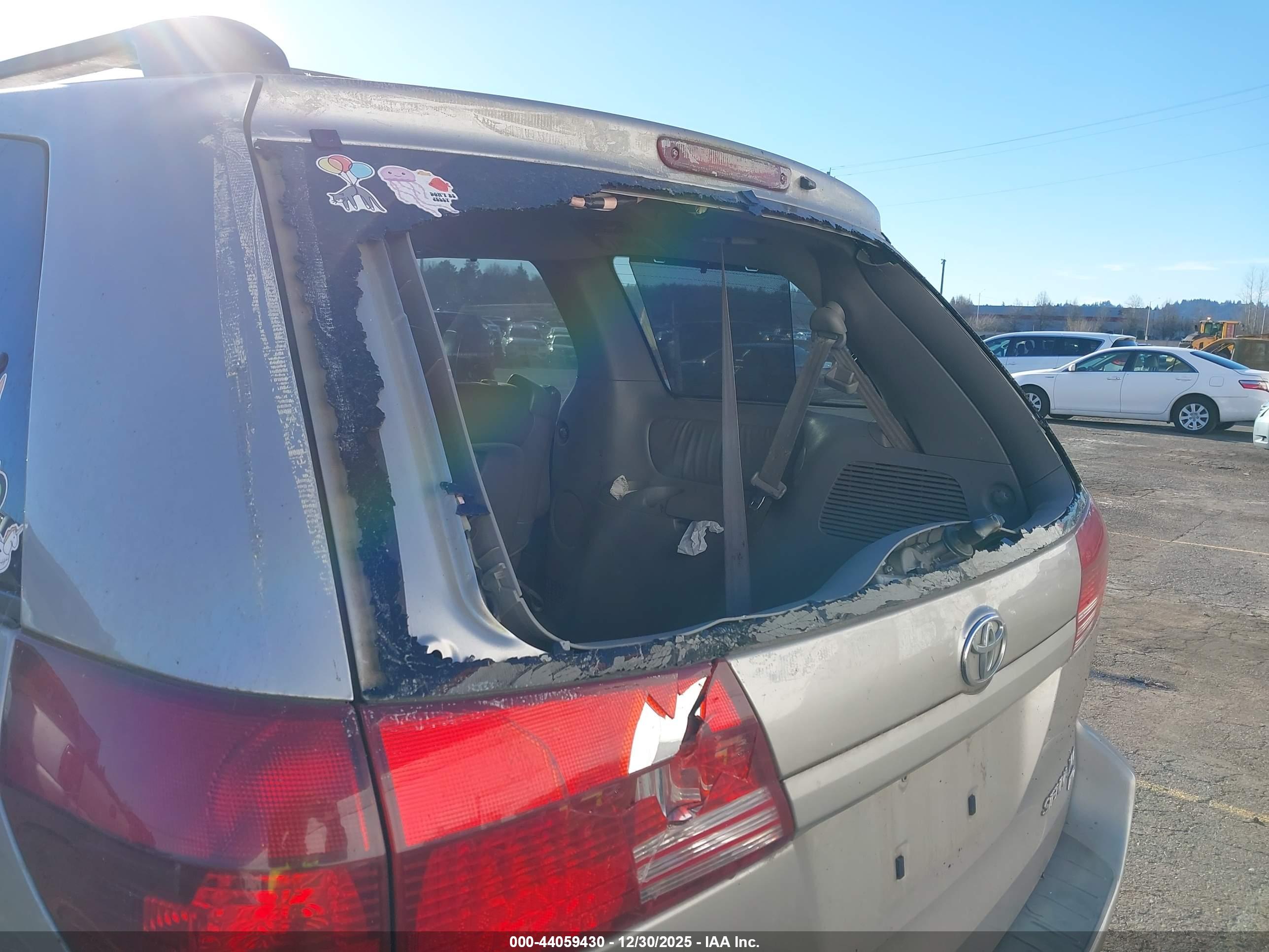 TOYOTA SIENNA image 6