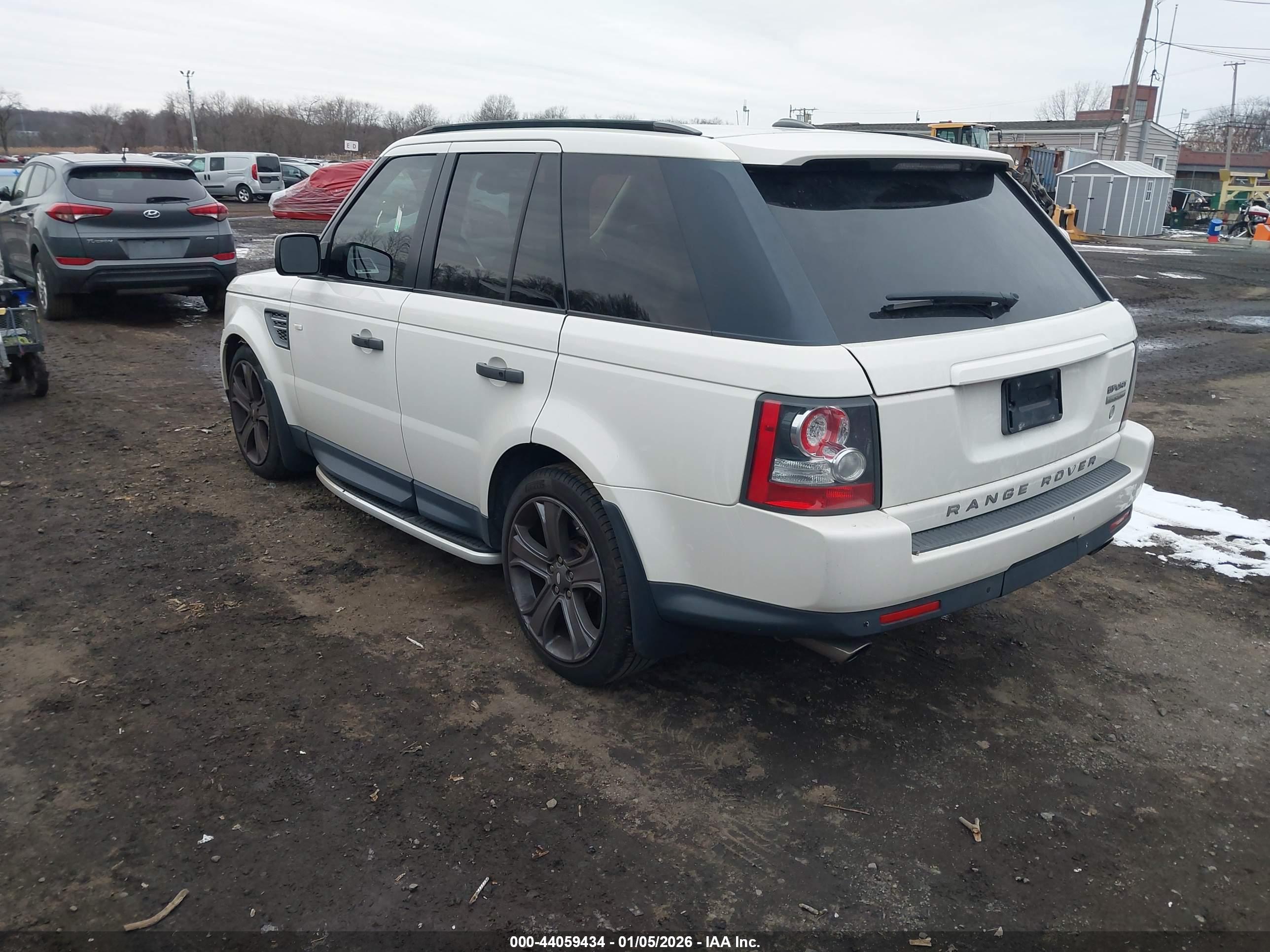 LAND ROVER image 3
