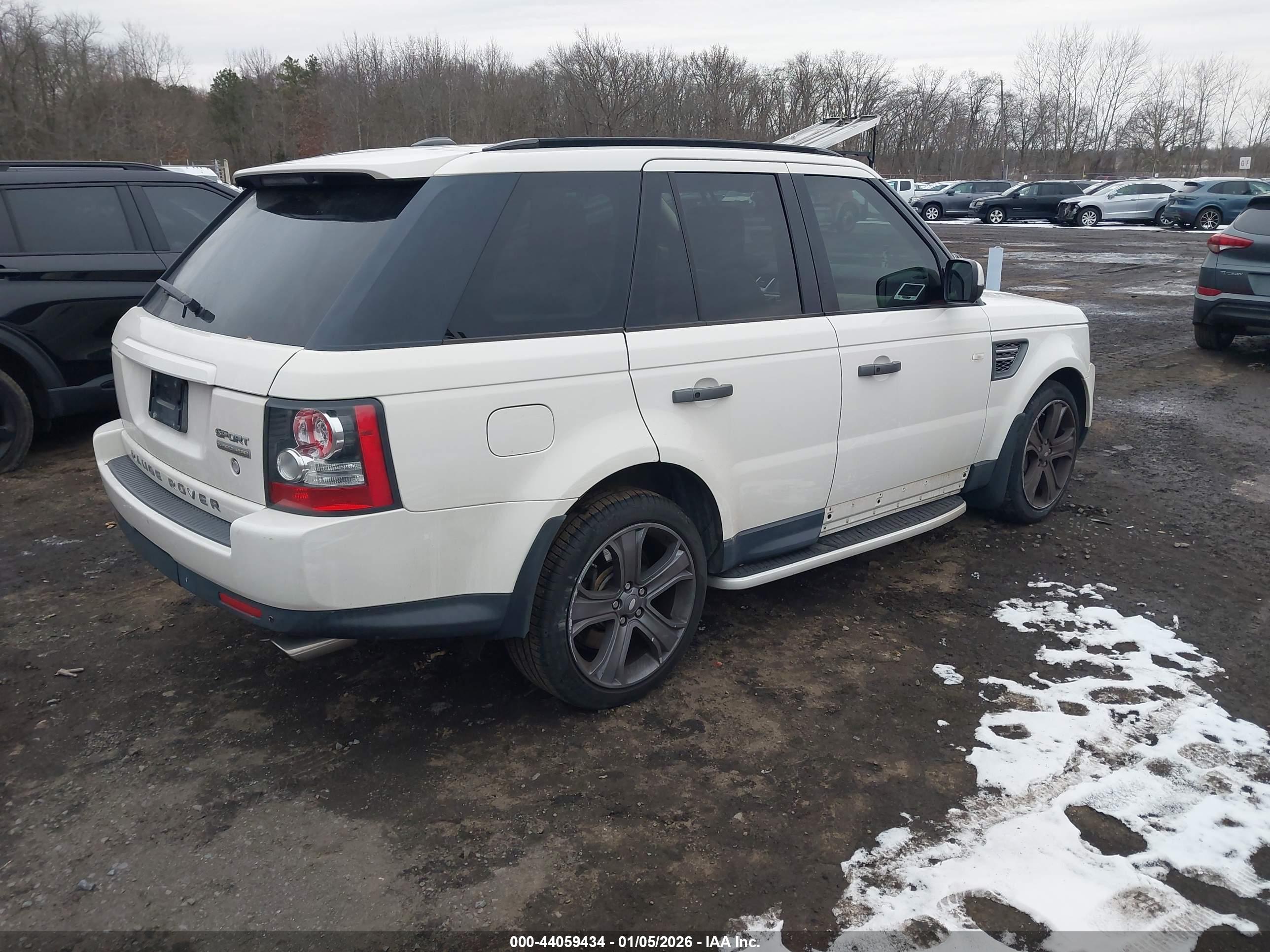 LAND ROVER image 4