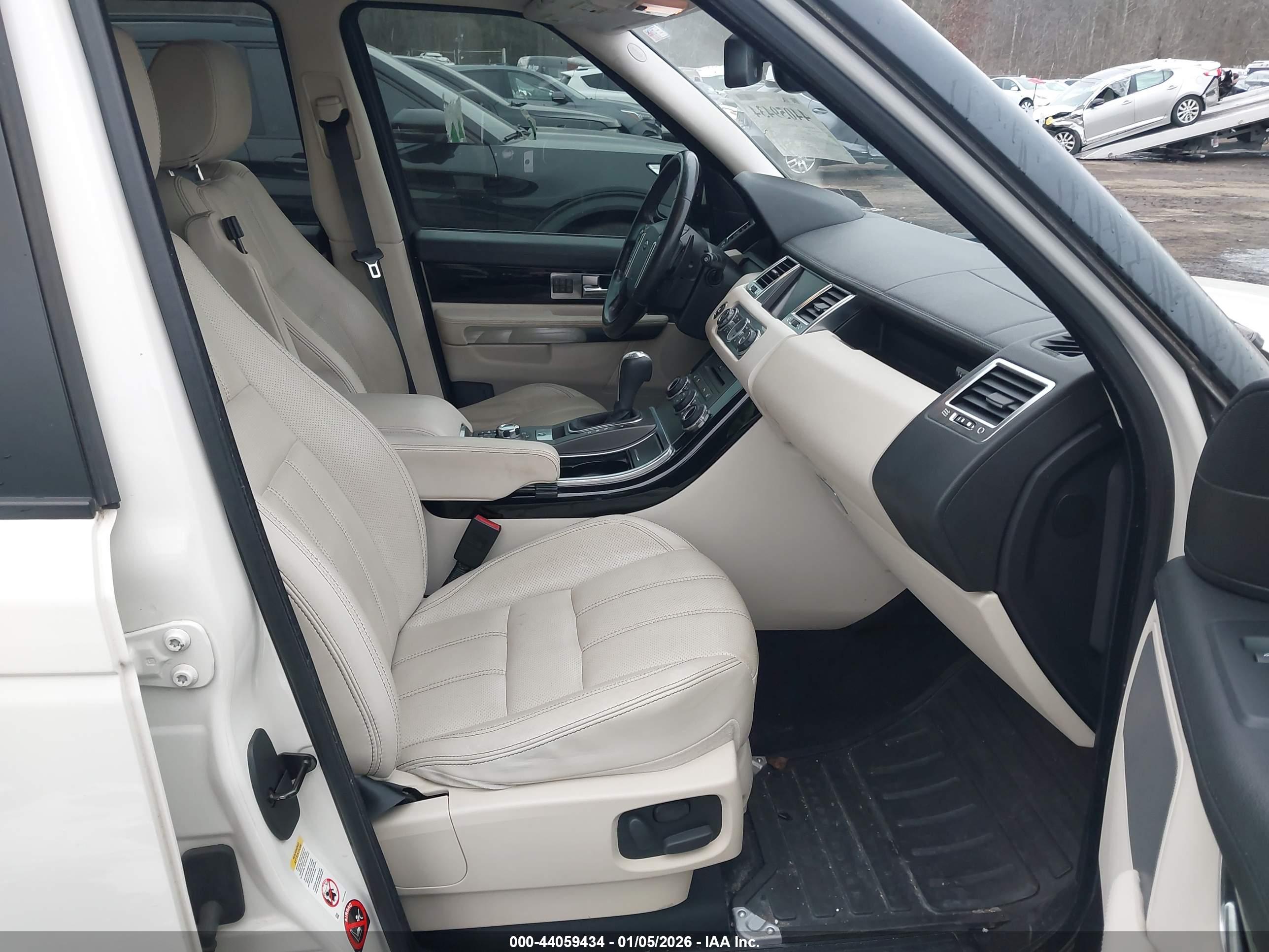 LAND ROVER image 5