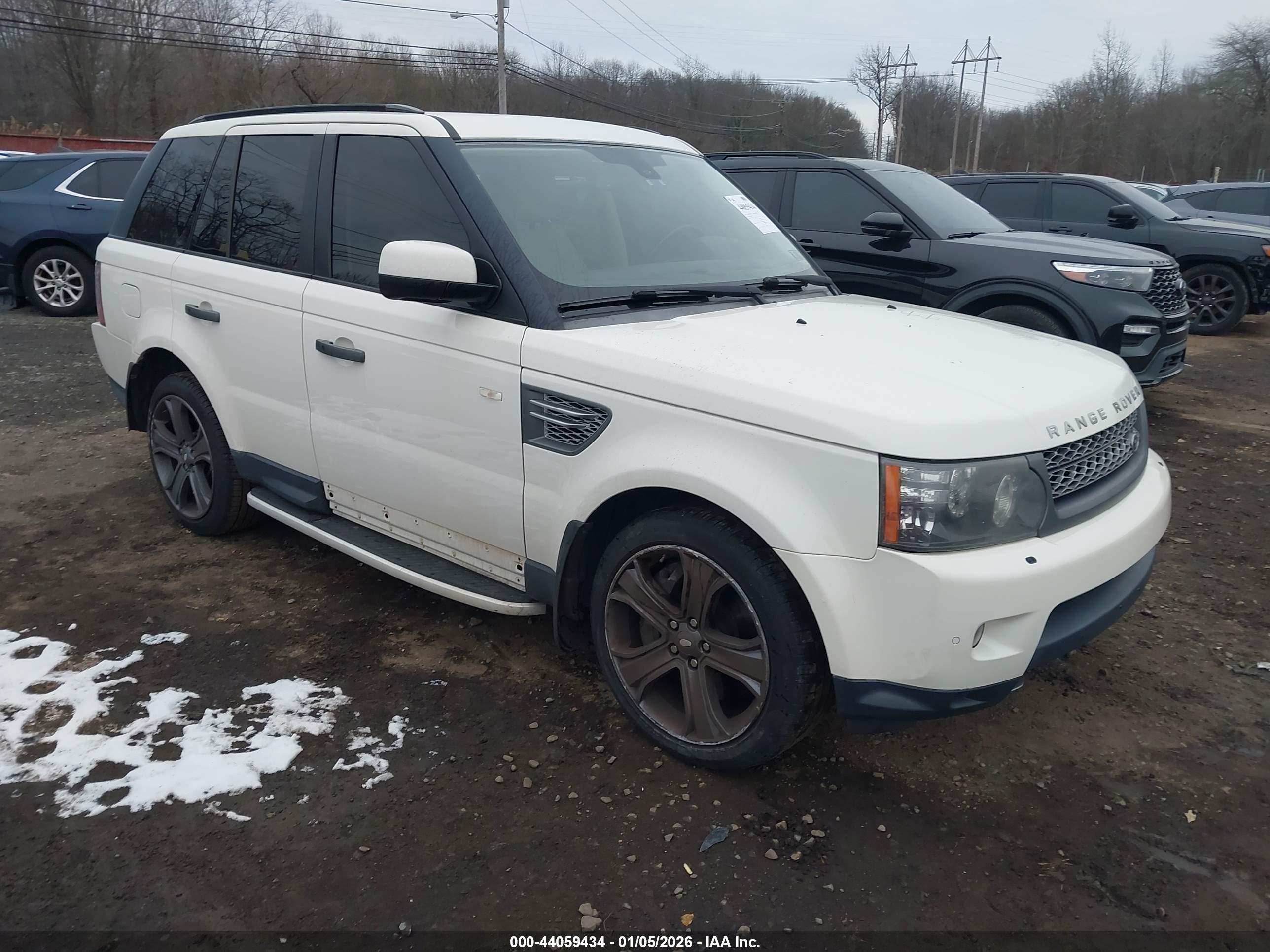 LAND ROVER image 6