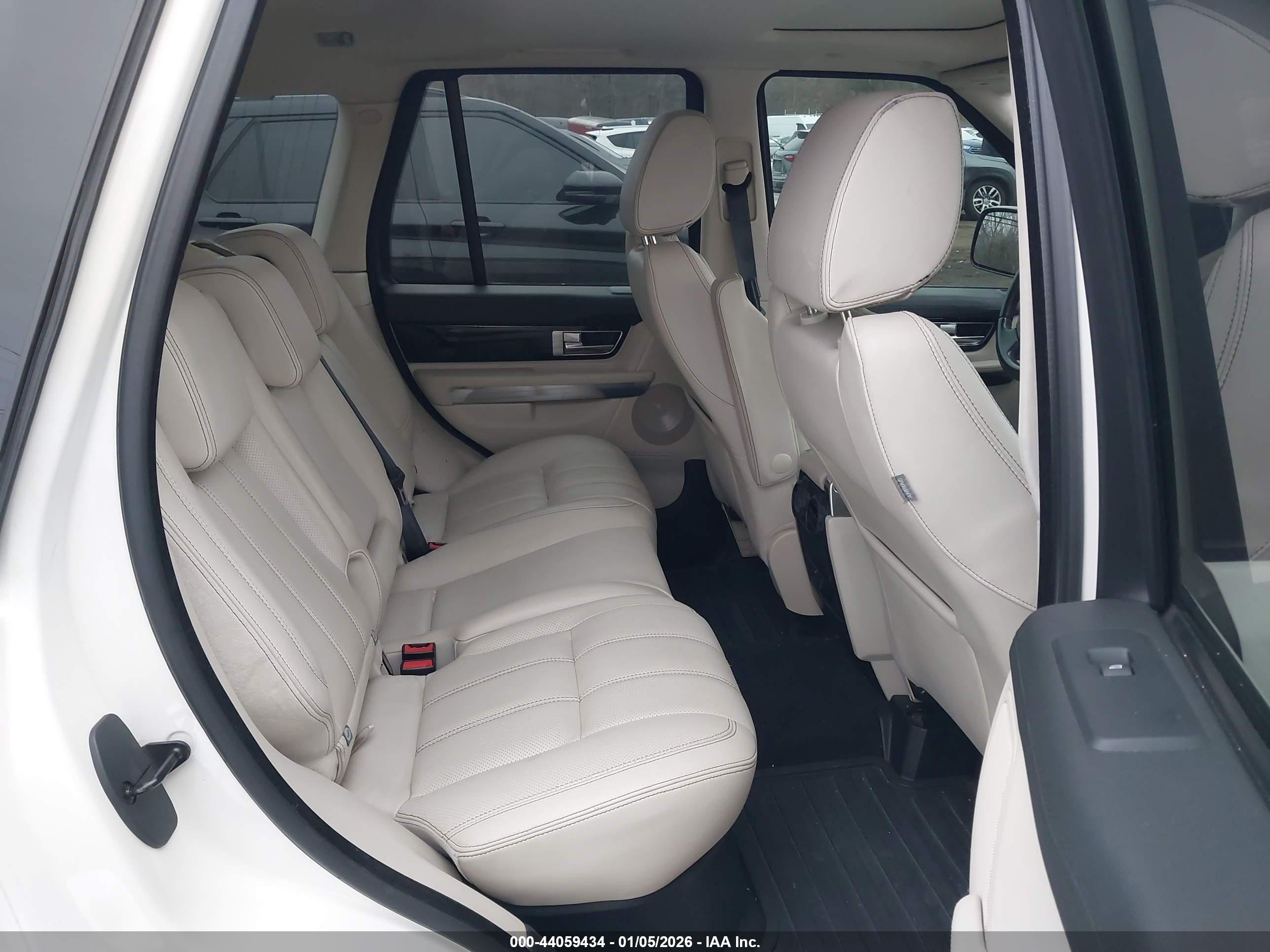 LAND ROVER image 8