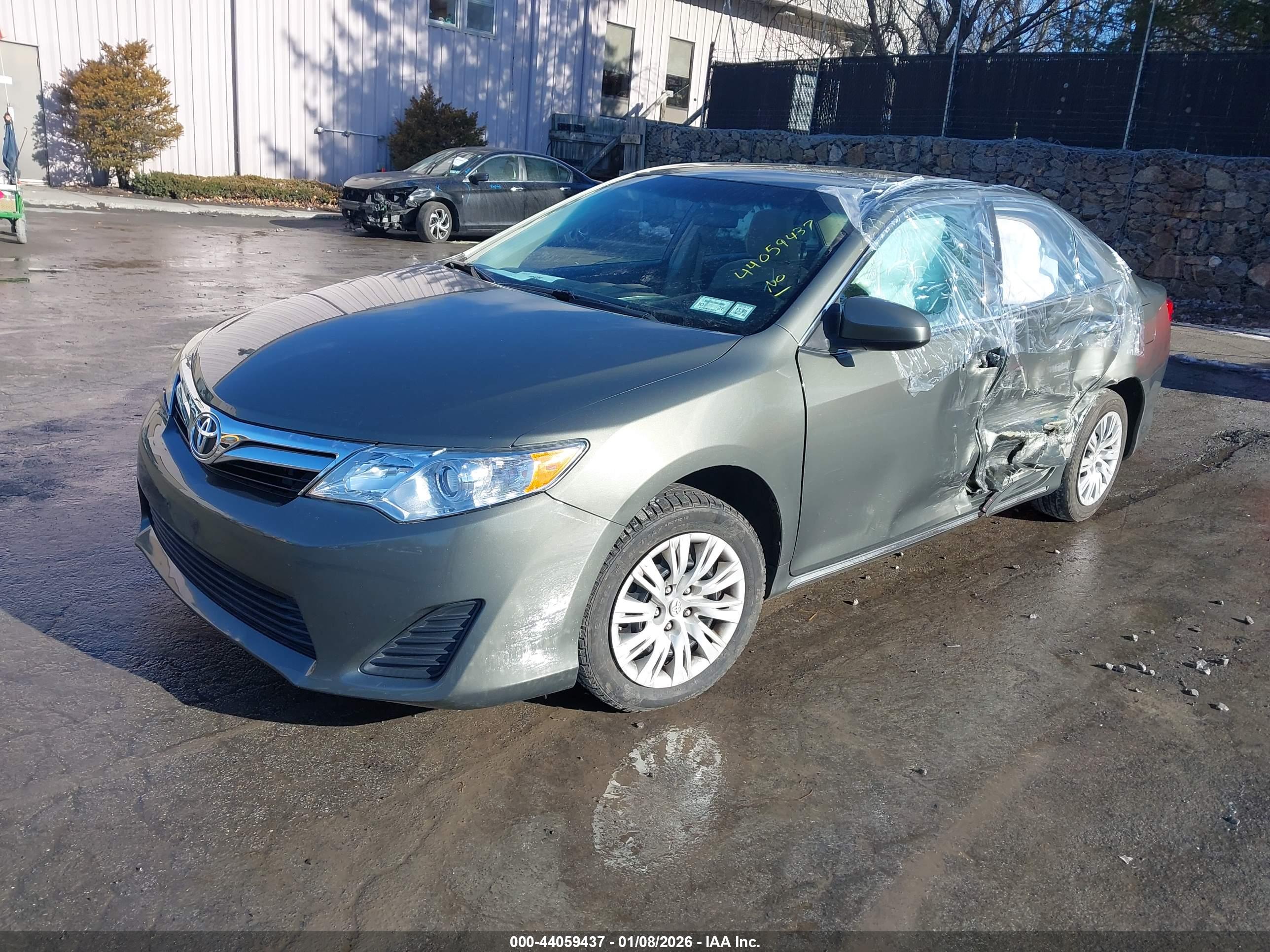 TOYOTA CAMRY image 2