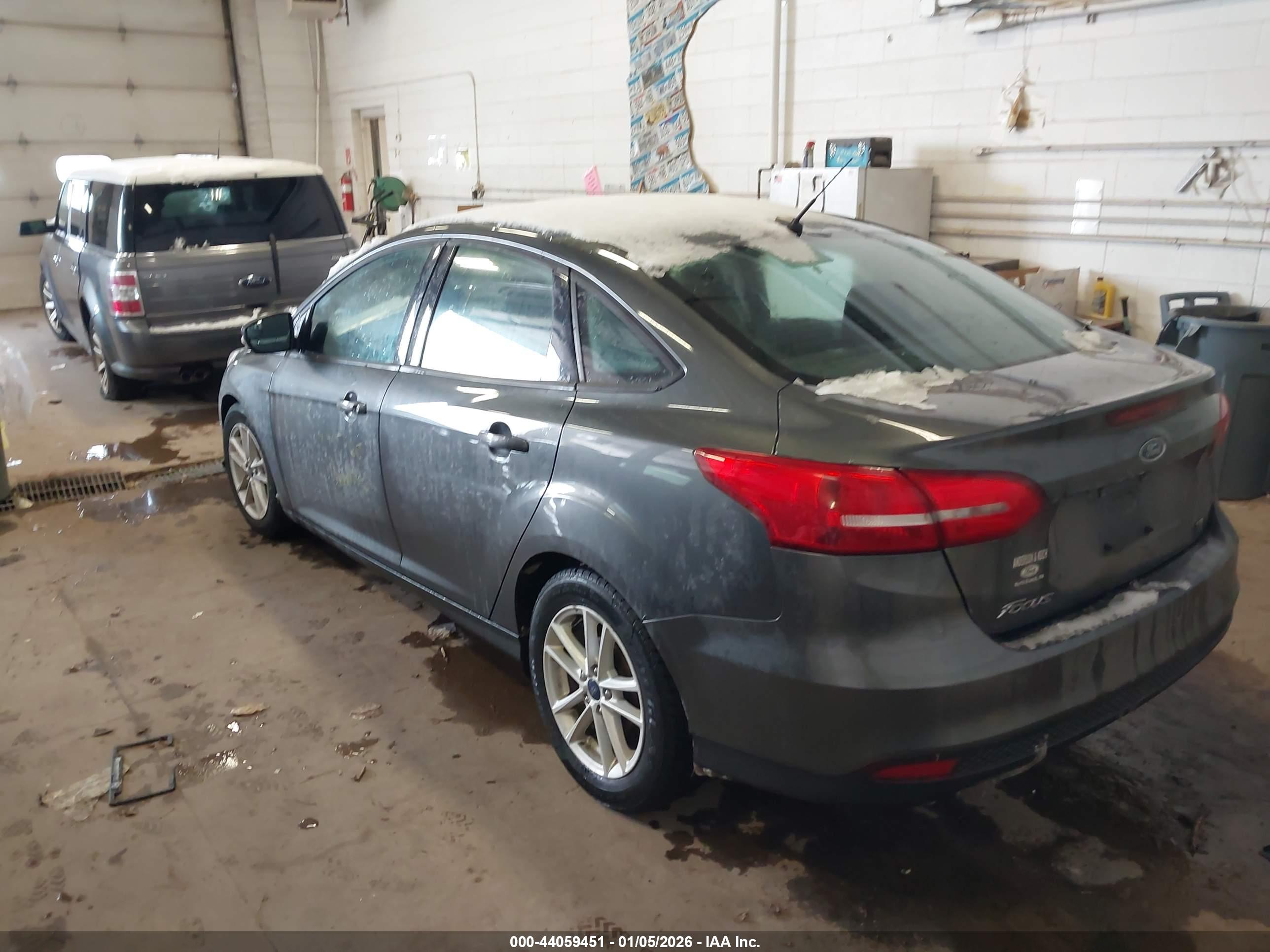 FORD FOCUS image 3