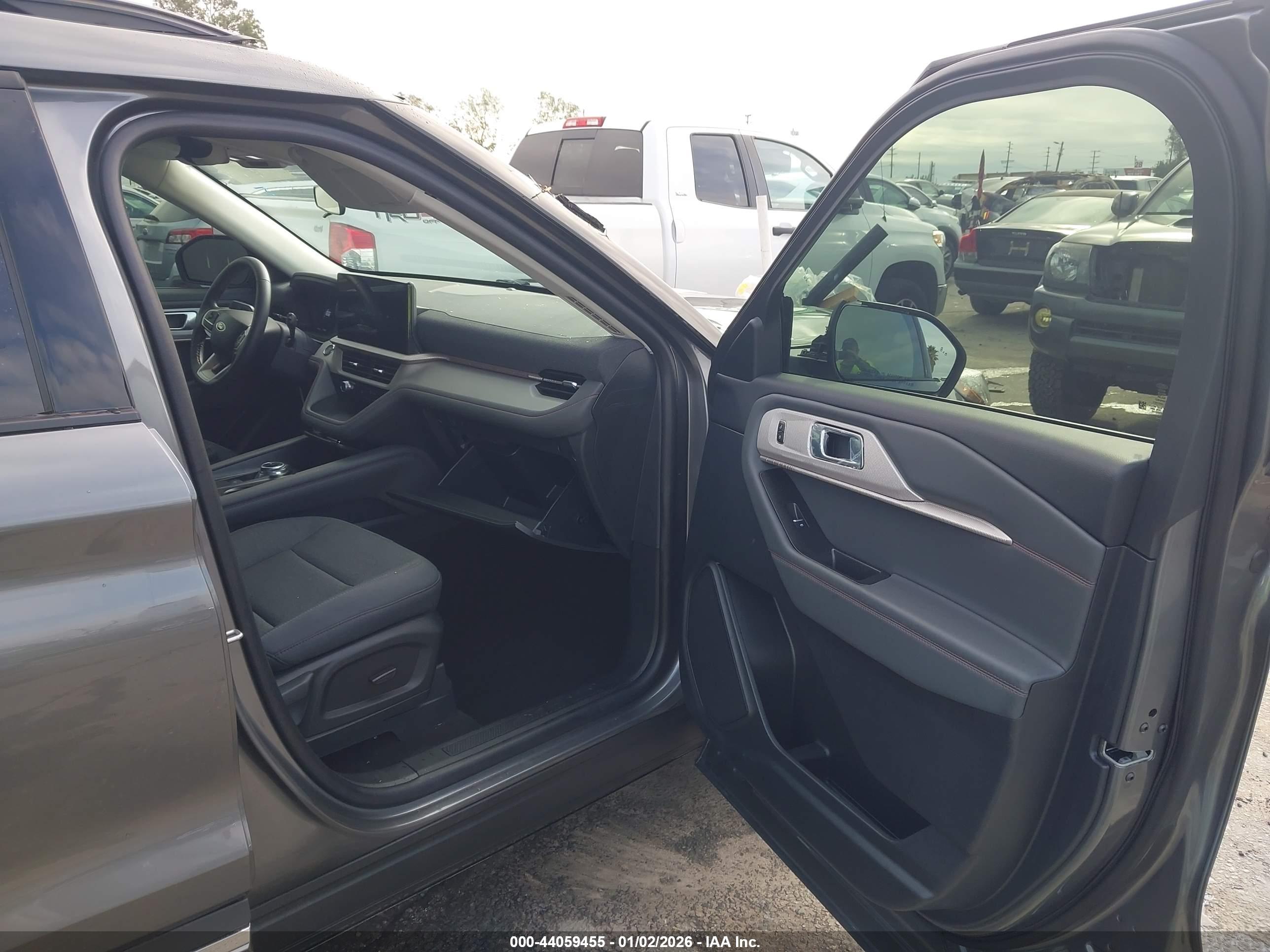 FORD EXPLORER image 5