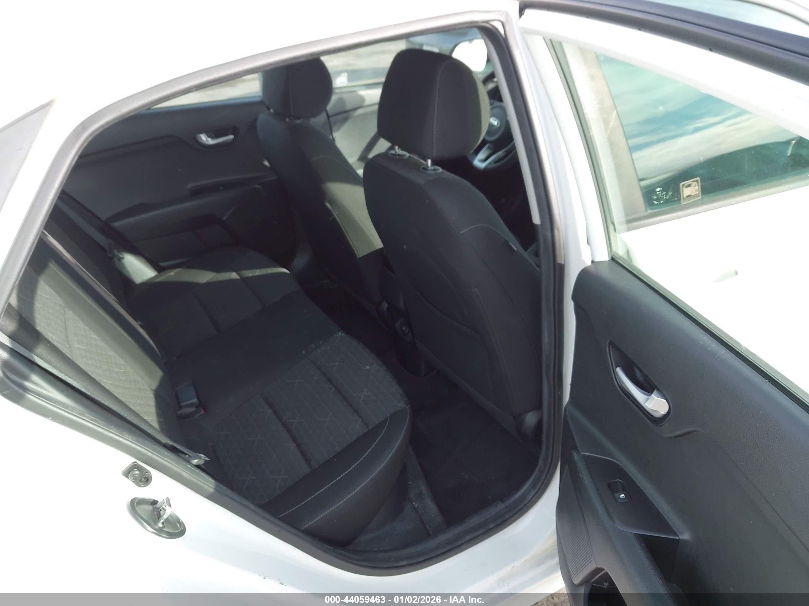 KIA RIO image 8
