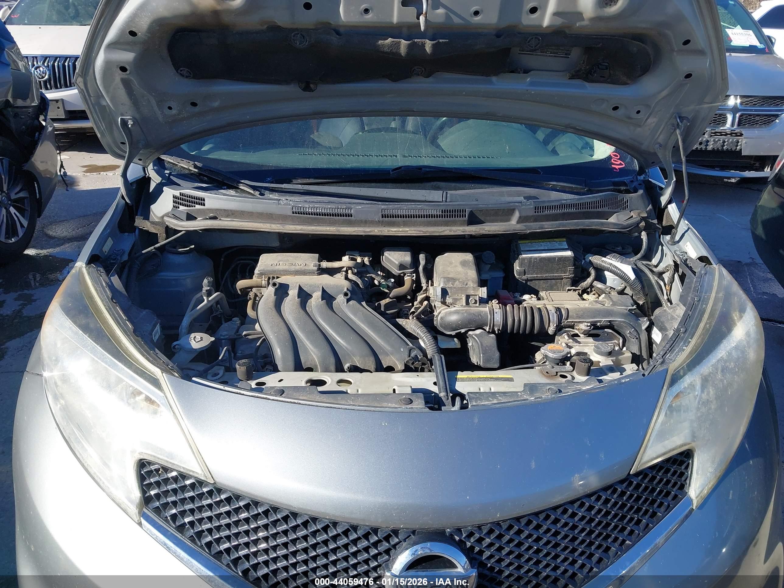 NISSAN VERSA image 10