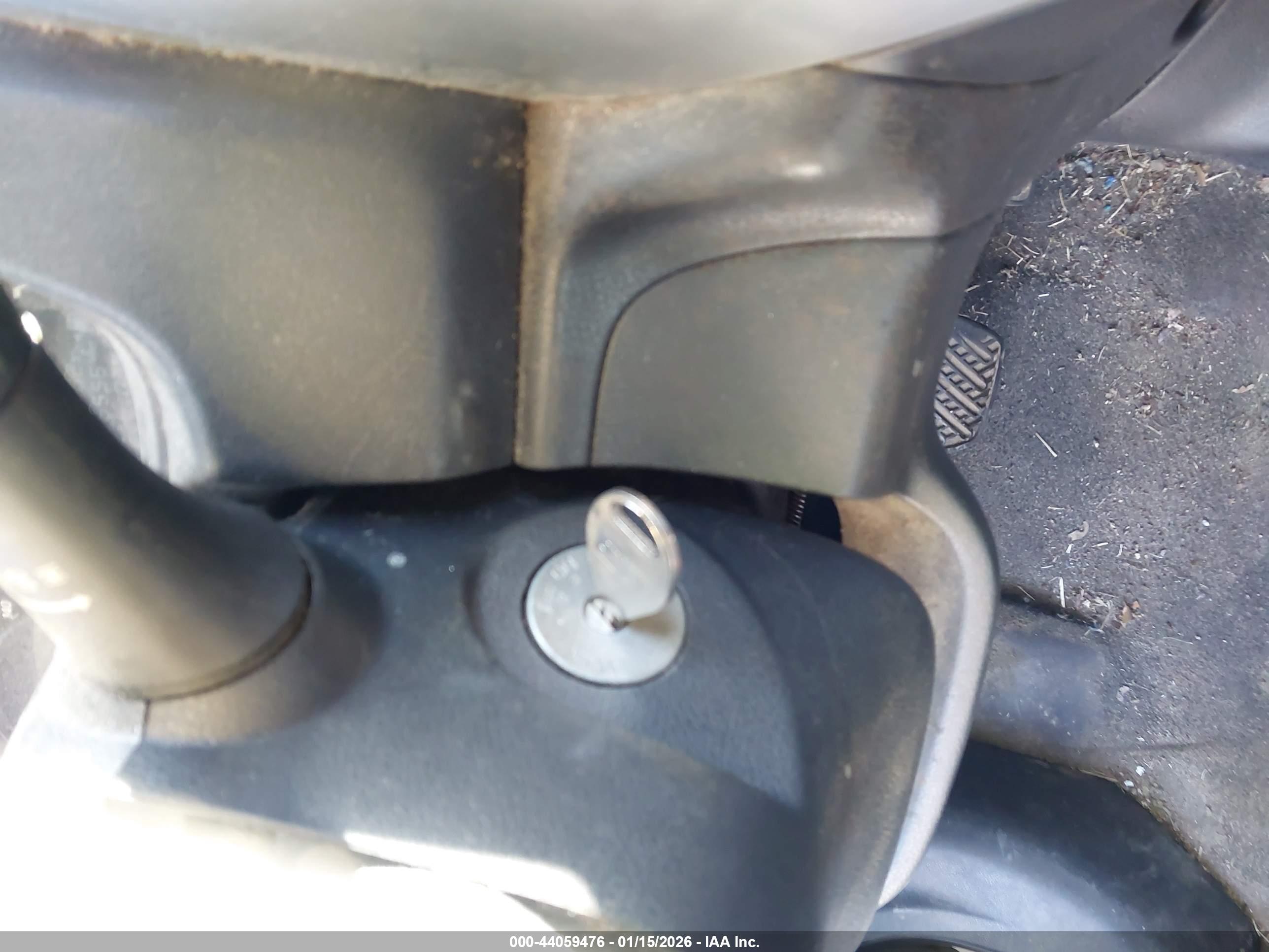 NISSAN VERSA image 11