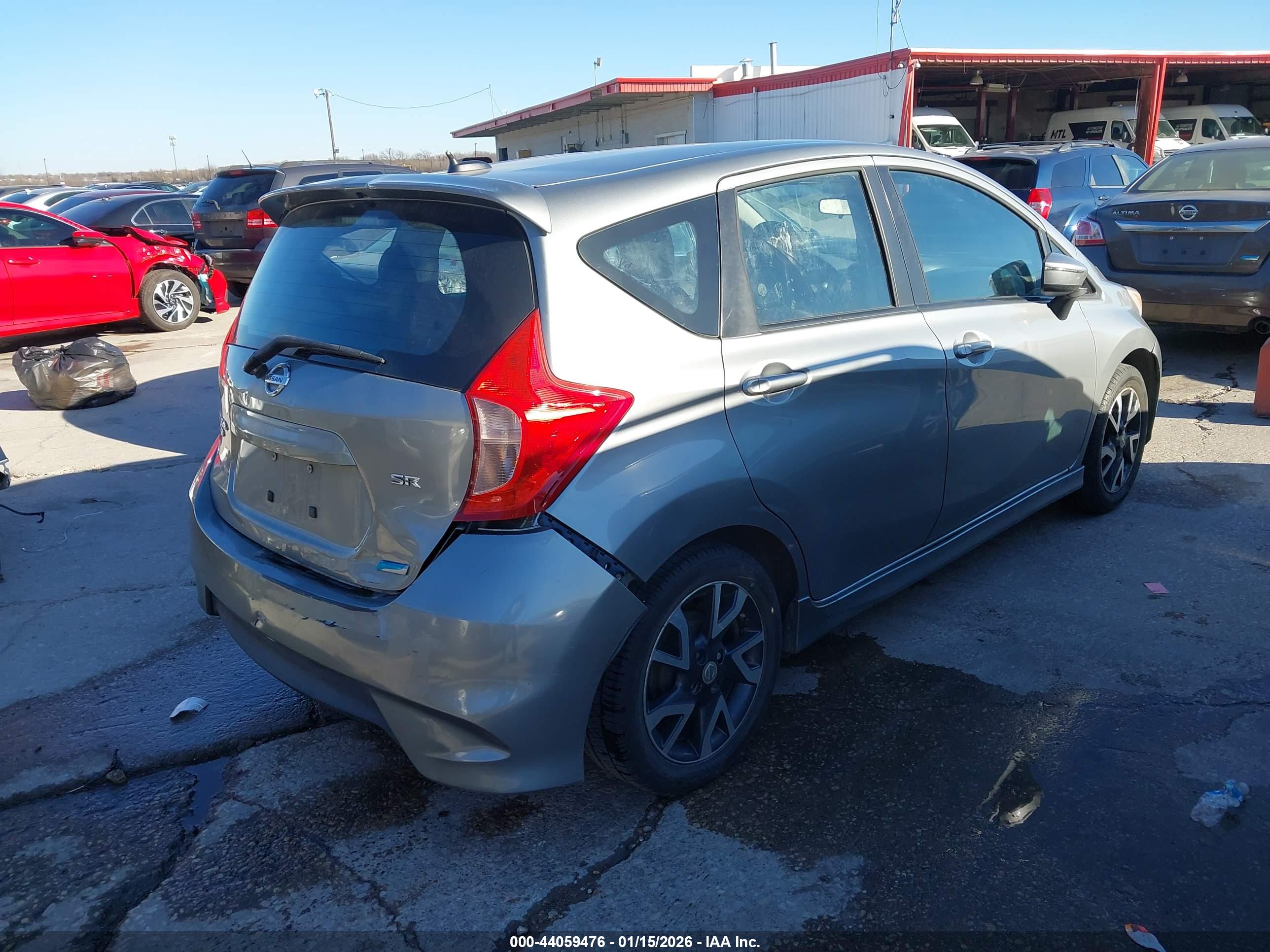 NISSAN VERSA image 4
