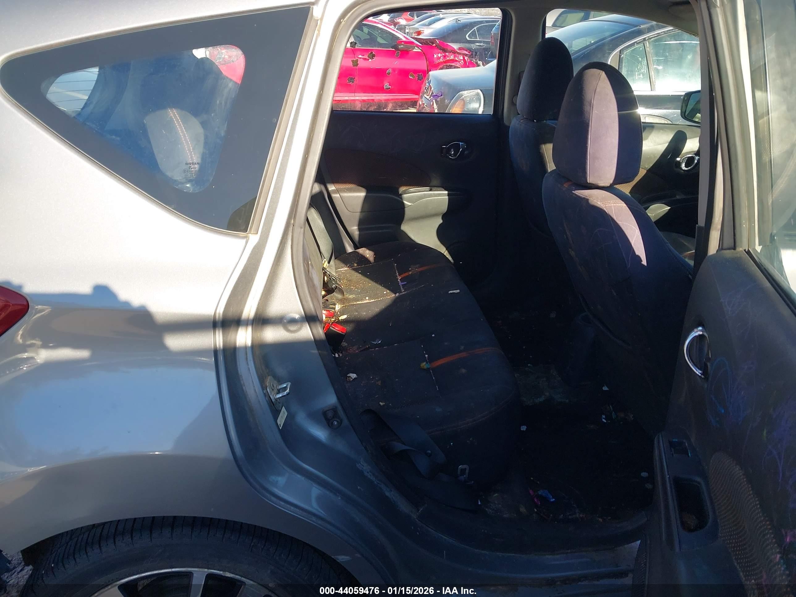 NISSAN VERSA image 8